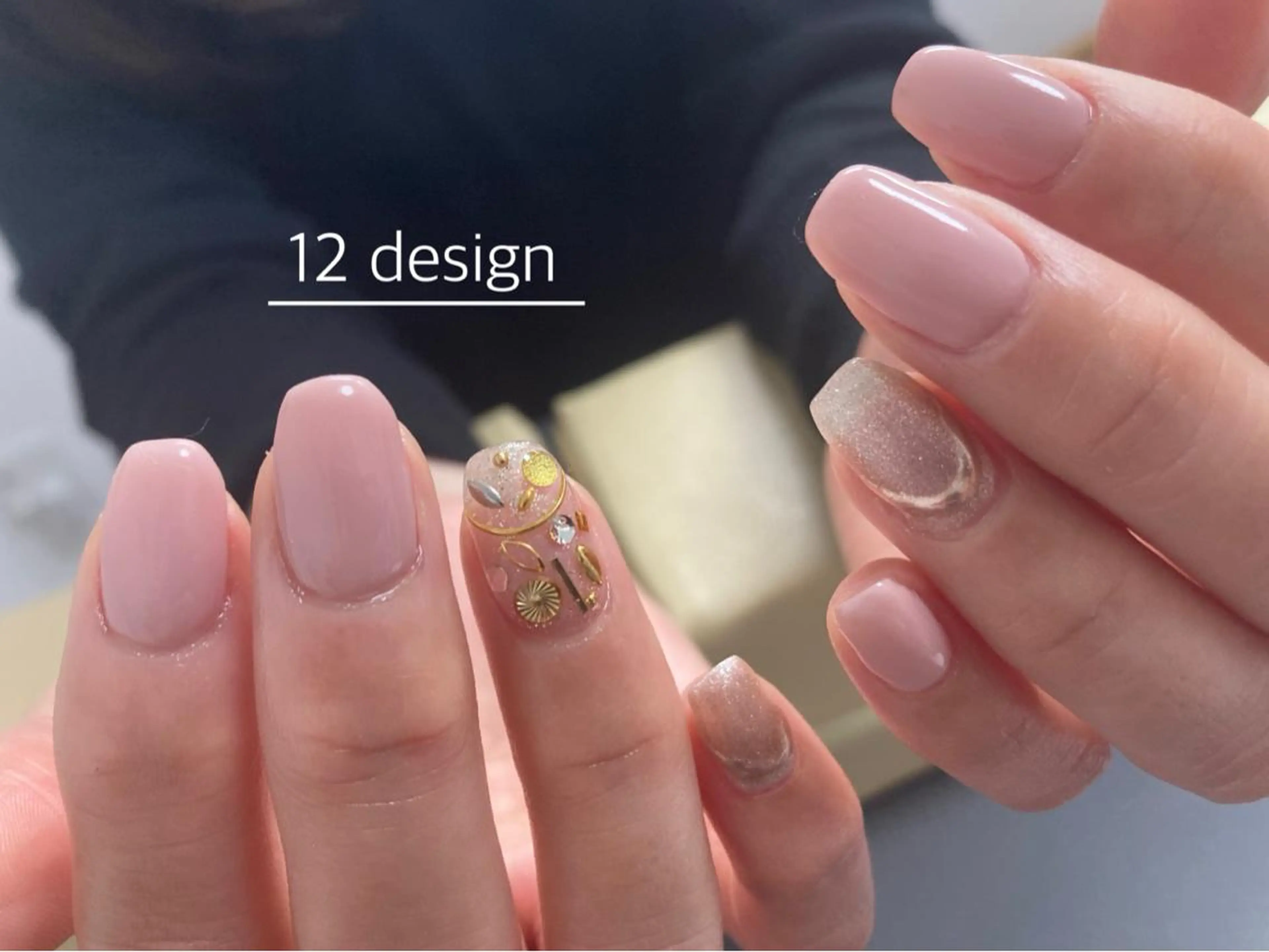 ミディアム ネイル 12 designのネイルデザイン