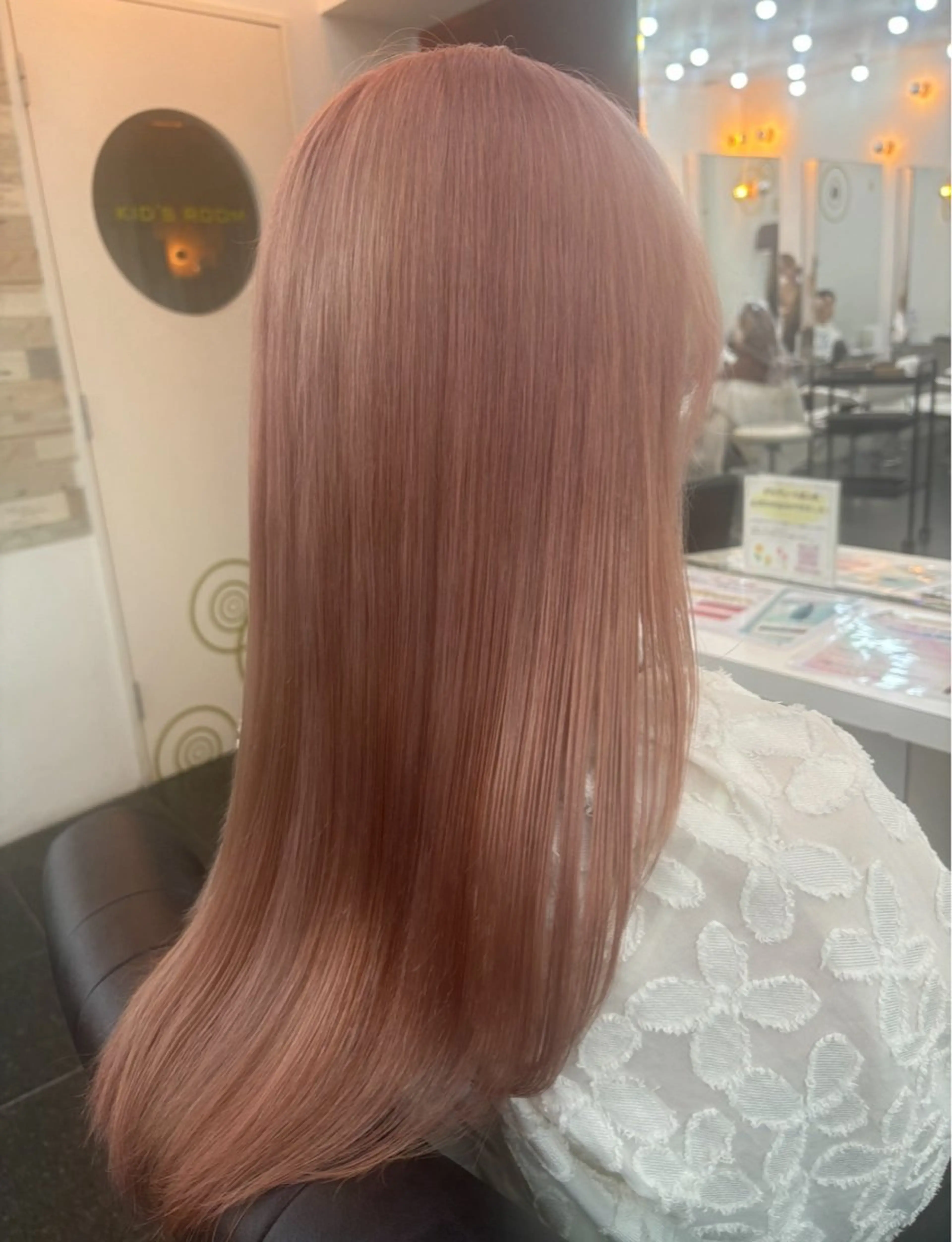 ロング カラー ベージュカラー ブリーチ ダブルカラー ピンクカラー ピンクベージュ ヘアカラー 髪質改善カラー｜ Yukino🫧のヘアスタイル