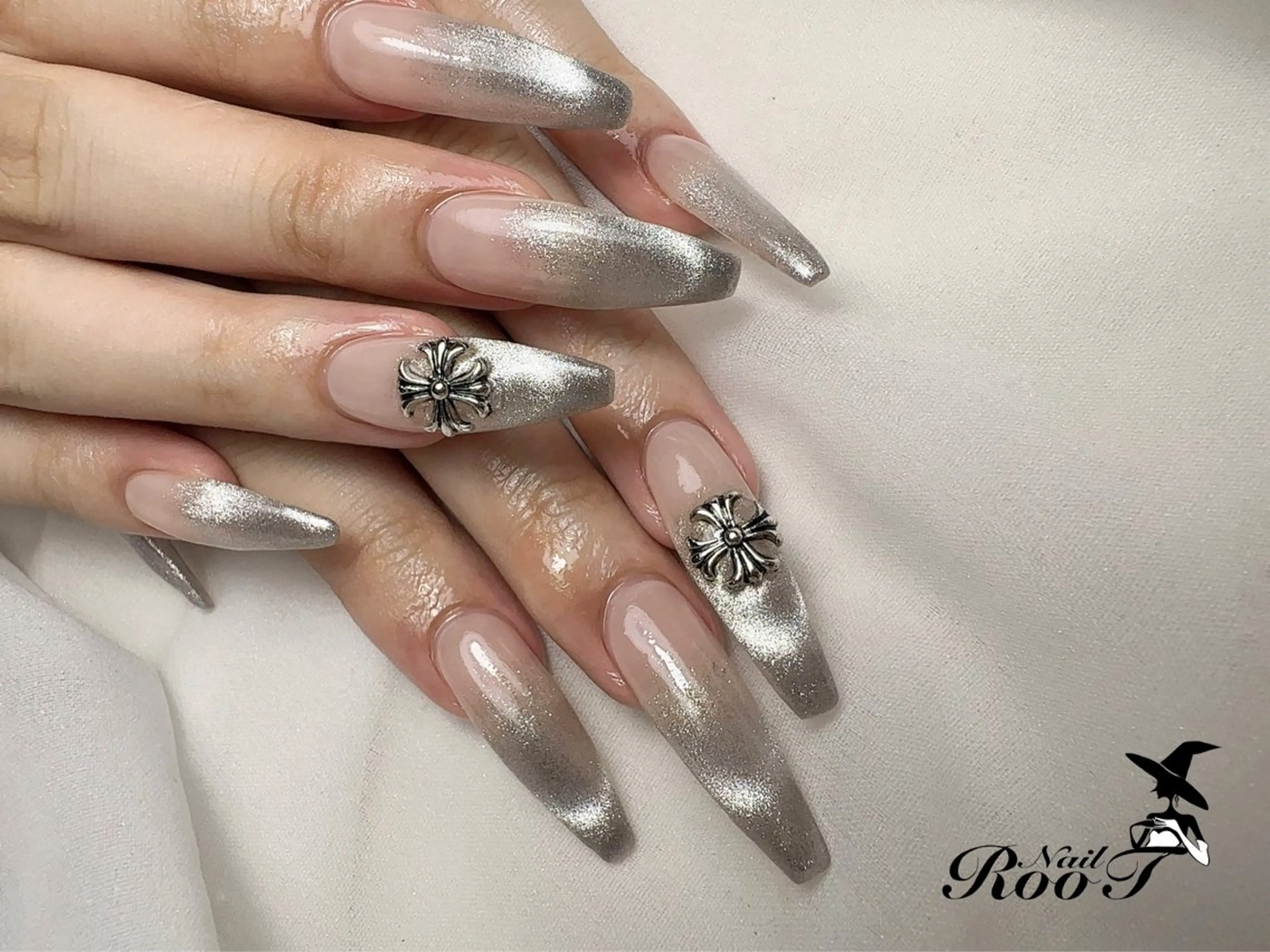 ネイル フレンチネイル マグネットネイル マグネットフレンチ ハンドネイル RooT Nailのネイルデザイン