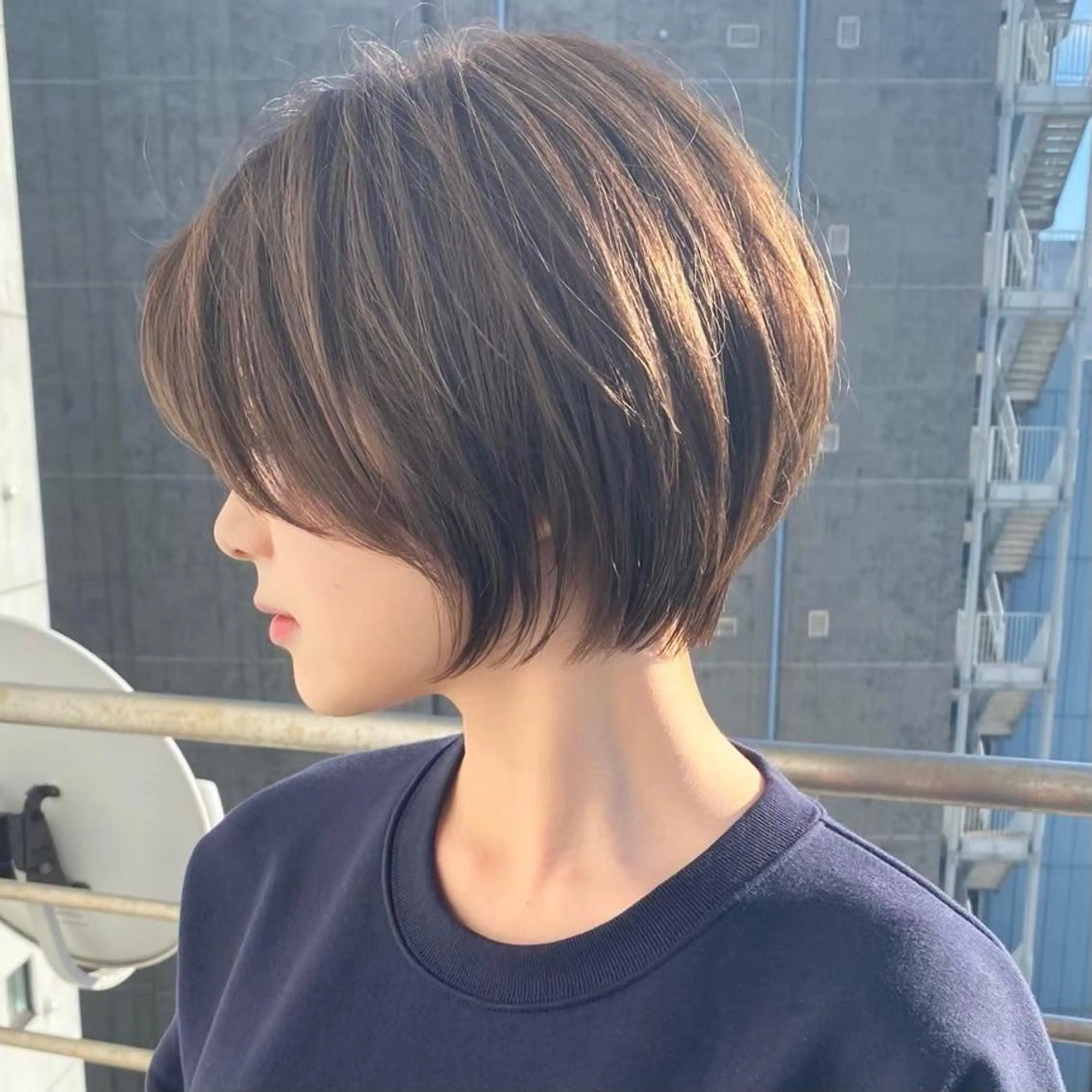 ショート カラー ハイライトカラー インナーカラー くびれヘア ハイライト 似合わせカット 縮毛/レイヤー 韓国/橋口のヘアスタイル