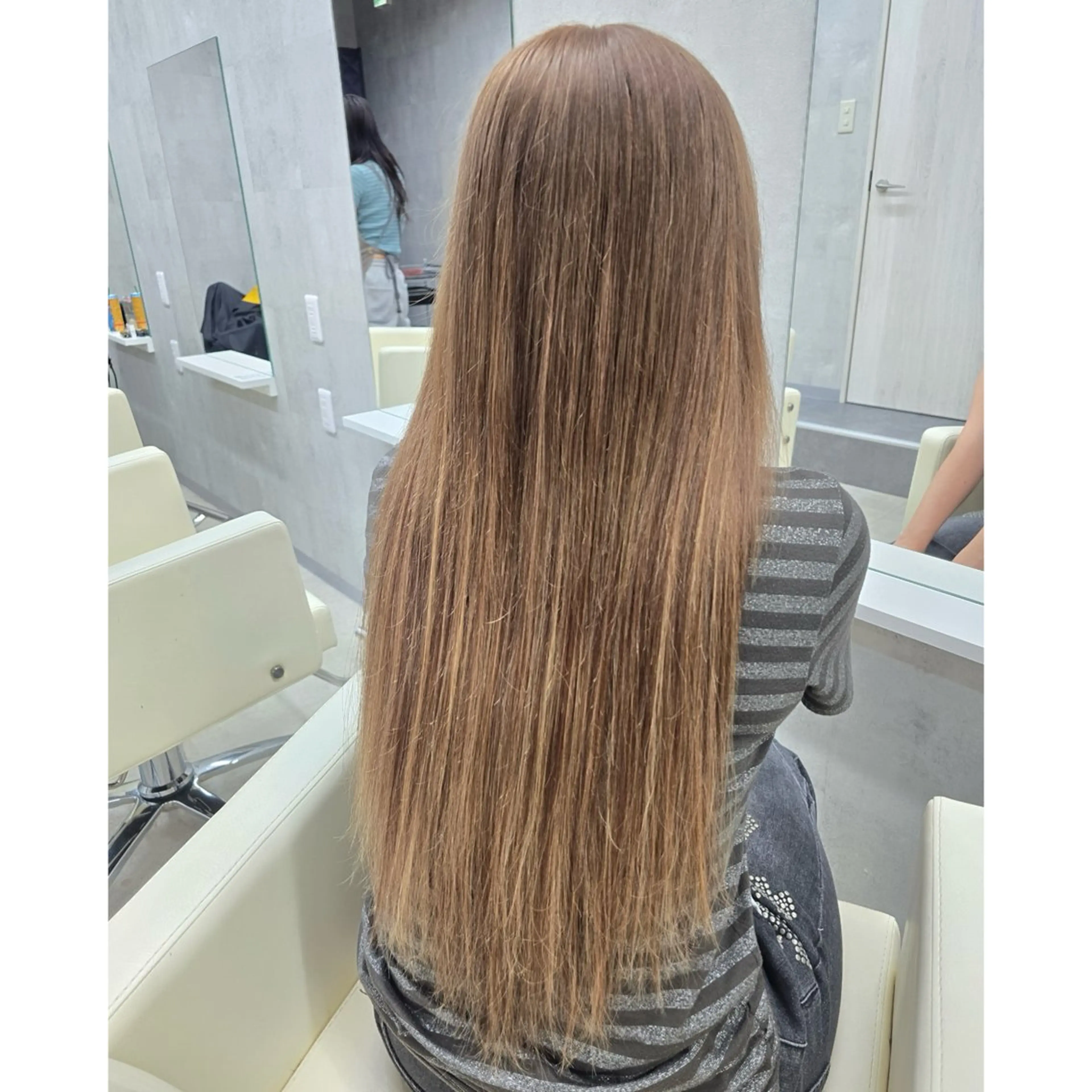 ロング カラー シールエクステ アッシュ ベージュカラー エクステ 編み込みエクステ/ ハイトーン りょすけのヘアスタイル