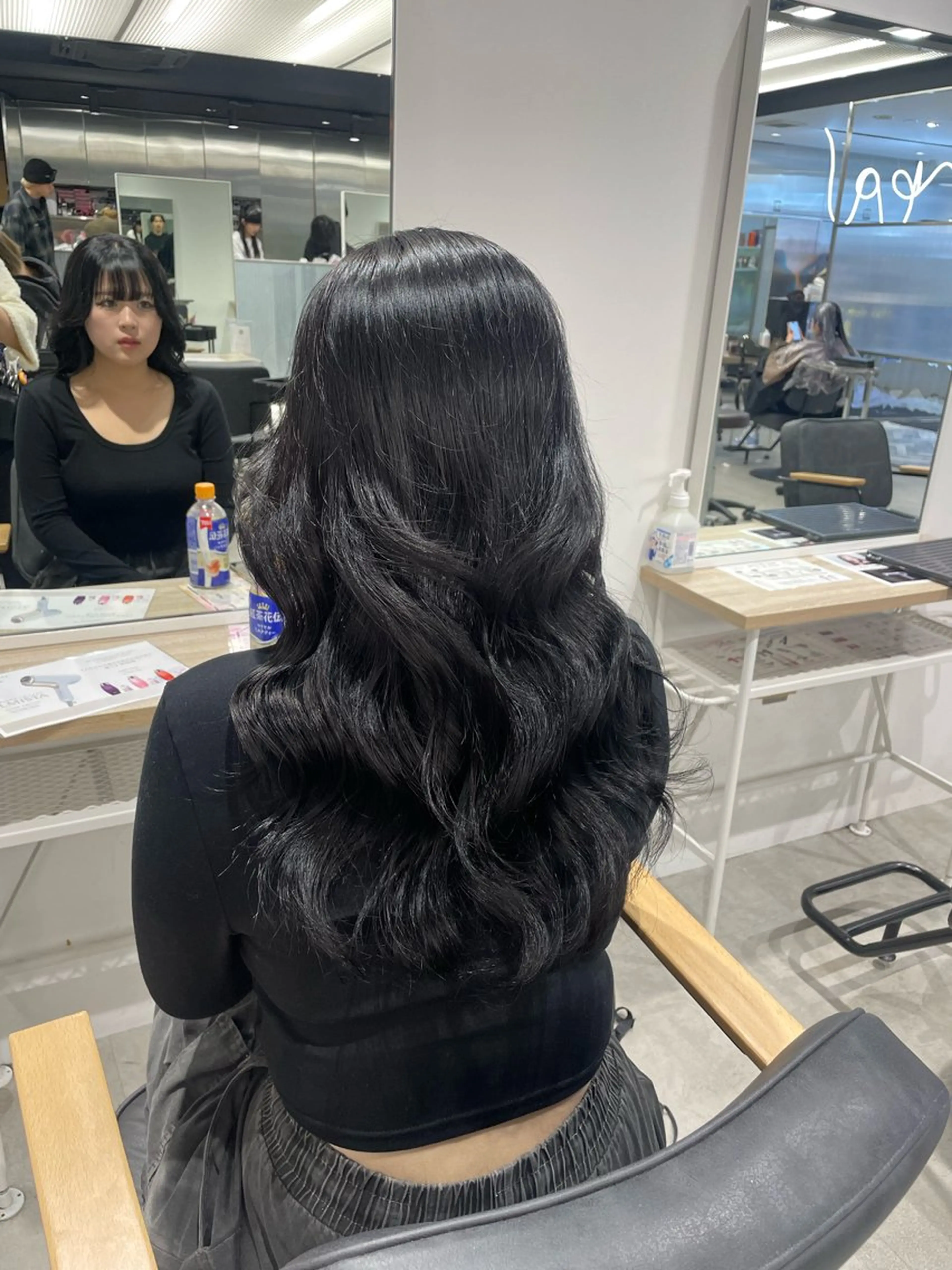 ロング ロングレイヤー 顔まわりレイヤー 顔周りカット 髪質改善 レイヤーカット ARISA︎ メンズハイトーンのヘアスタイル