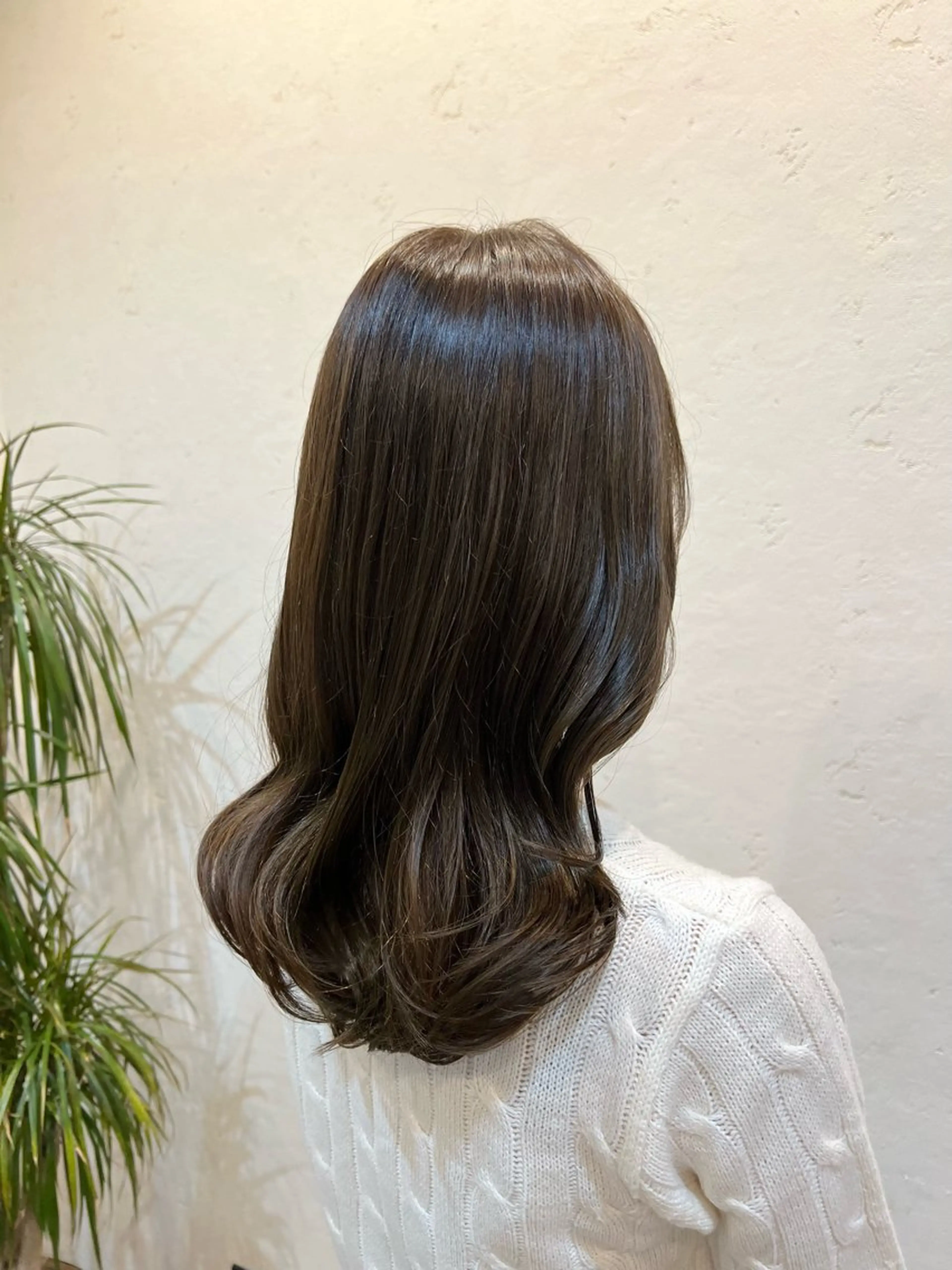 ロング カラー ベージュカラー 透明感カラー オリーブベージュ ヘアカラー トリートメント 工藤 梨花のヘアスタイル