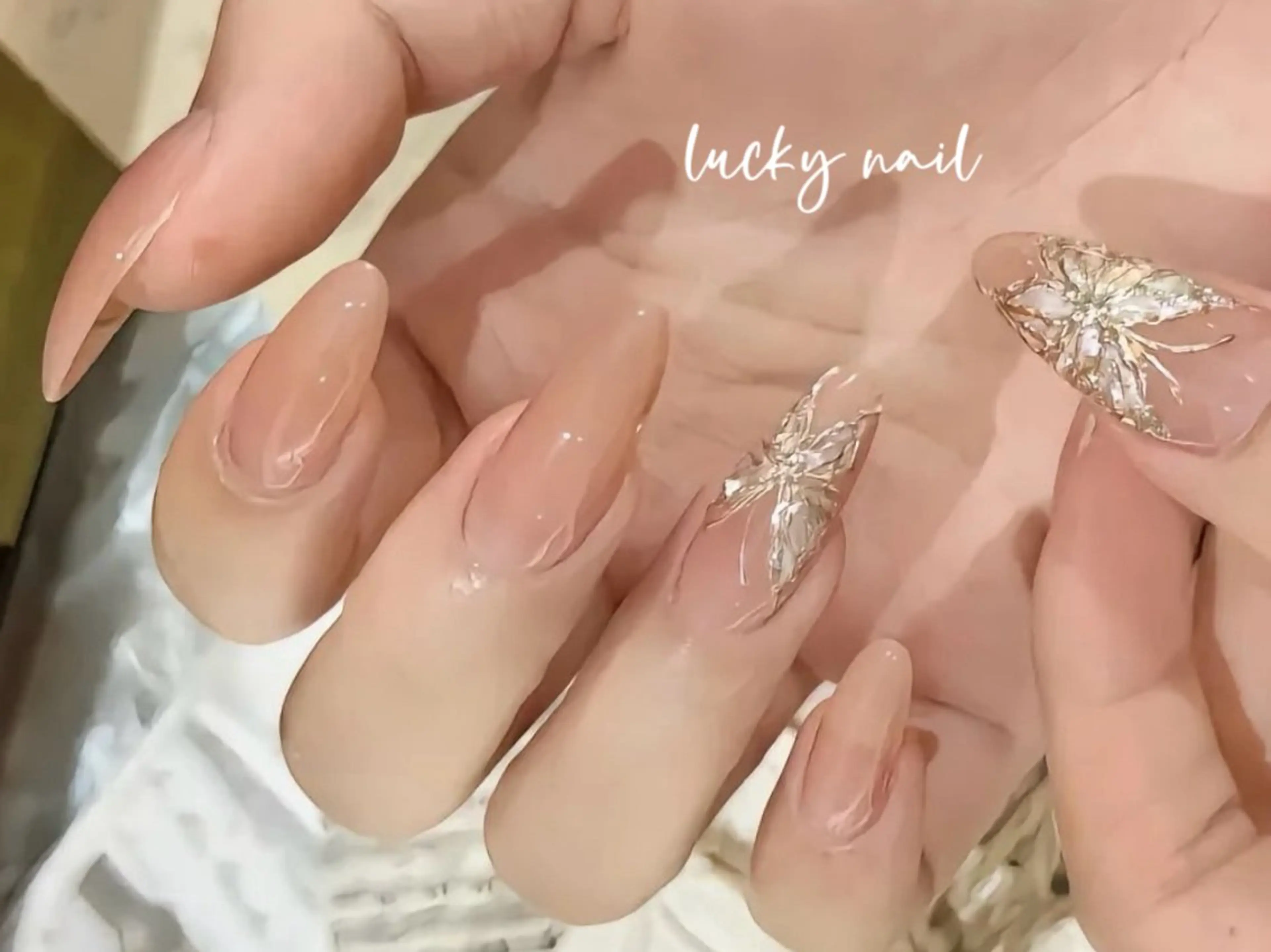 ネイル ブルー チークネイル 長さ出し ジェルネイル ゴールド ラッキーネイルサロン 西川口東口店のネイルデザイン