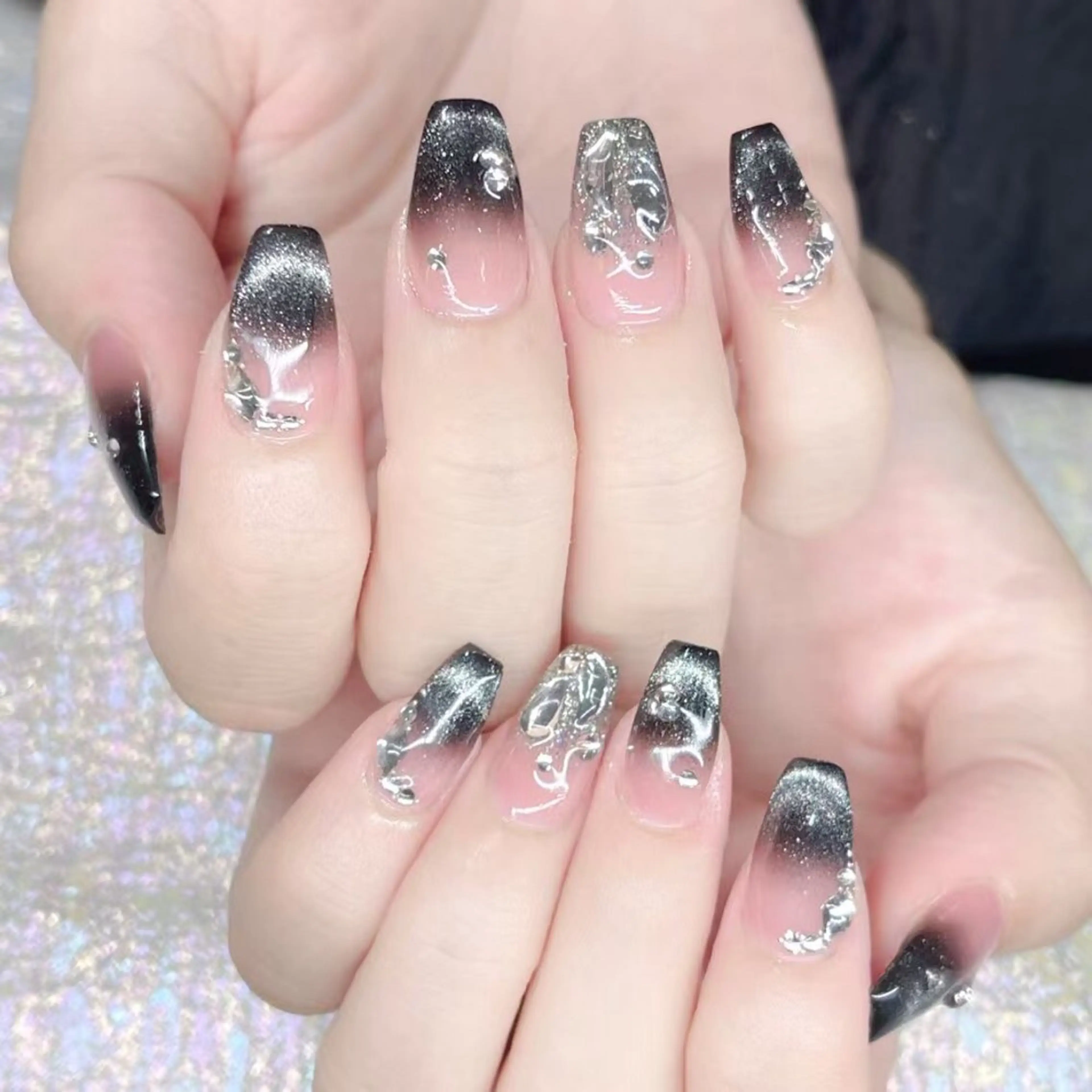 ネイル ハンドネイル Queens テイのネイルデザイン