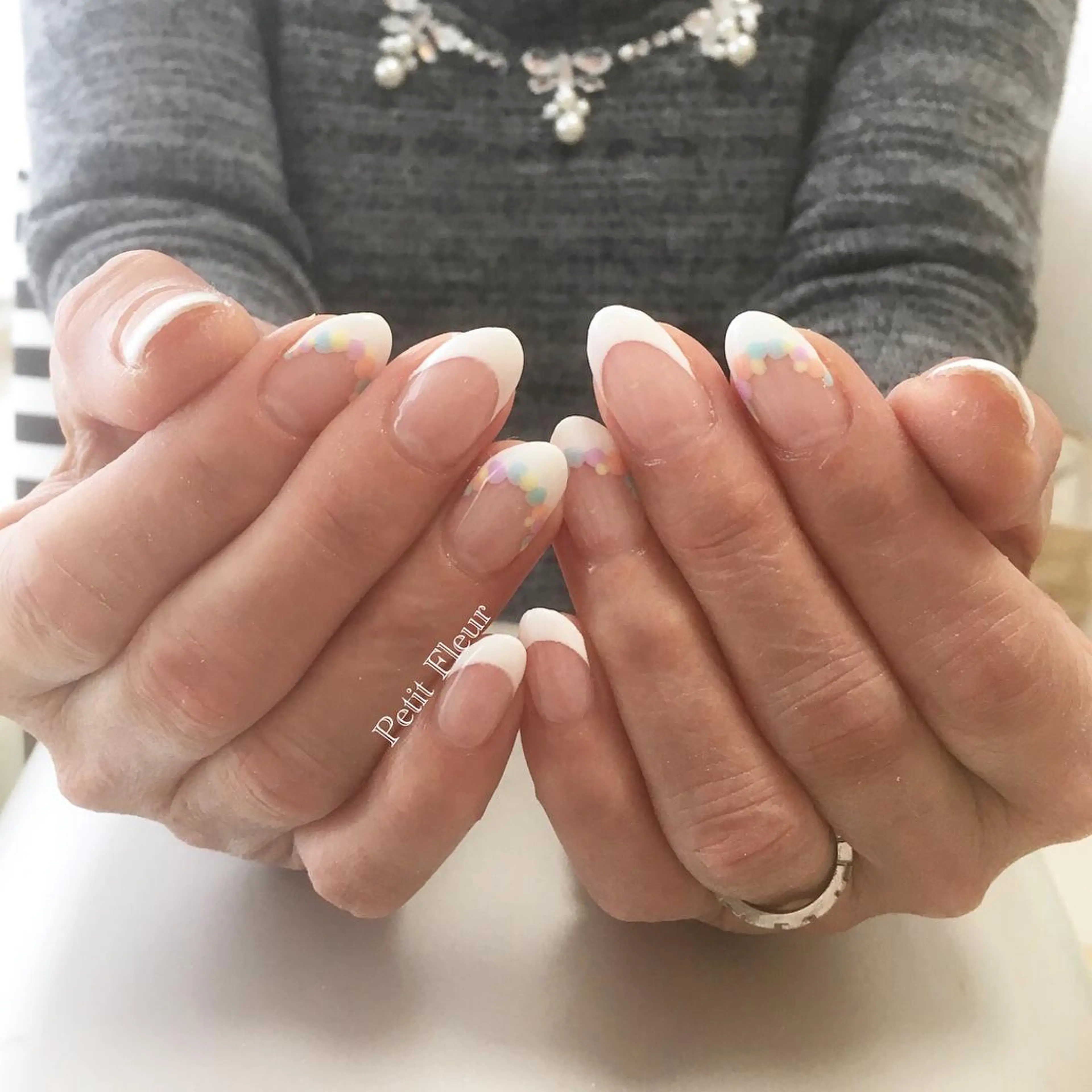 ネイル ドット フレンチネイル 青柳 亜梨奈のマツエク・マツパデザイン