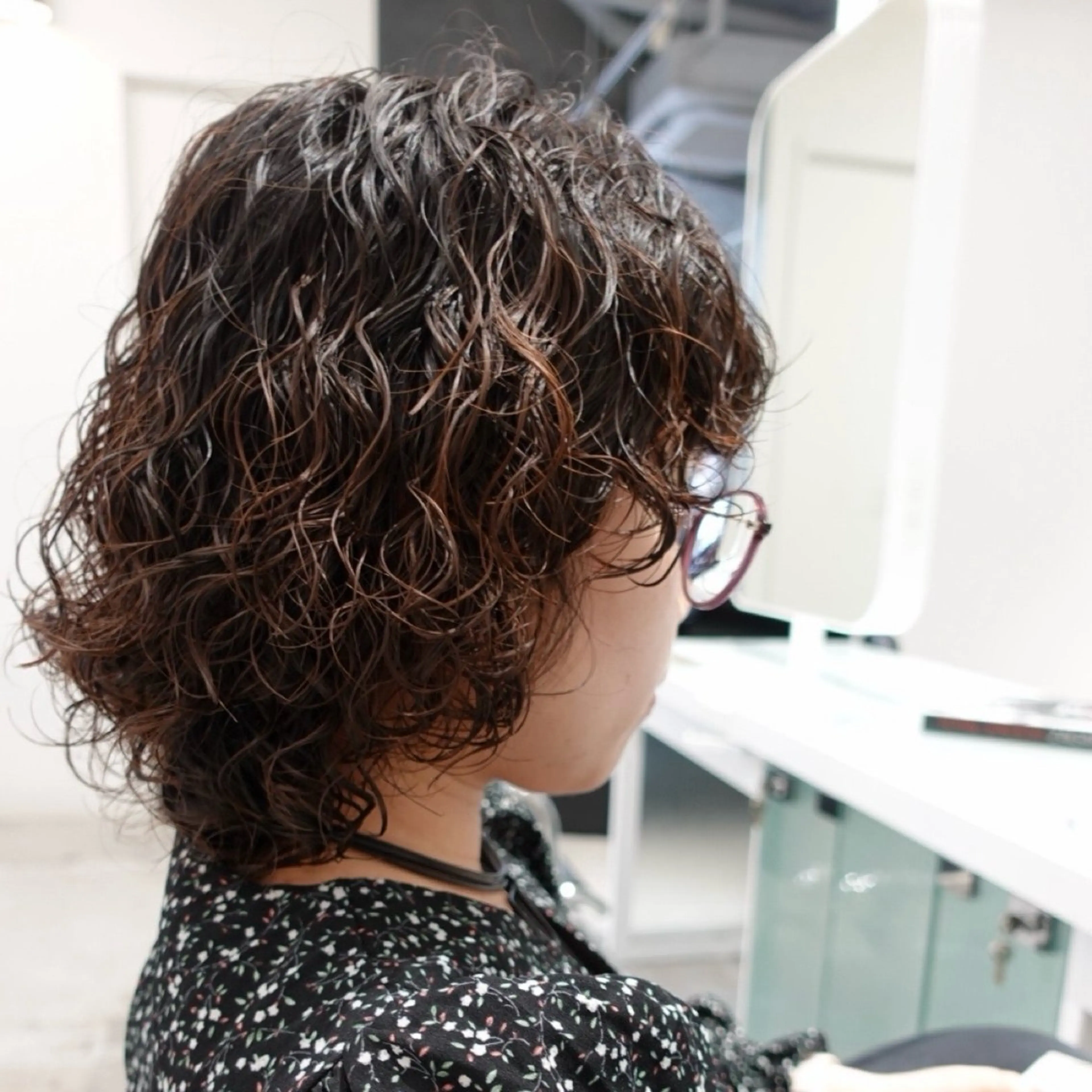 ミディアム カラー パーマ ヘアアレンジ ミディアムパーマ レイヤーカット カット パーマ 🌐サトウ リョウ🌐のヘアスタイル