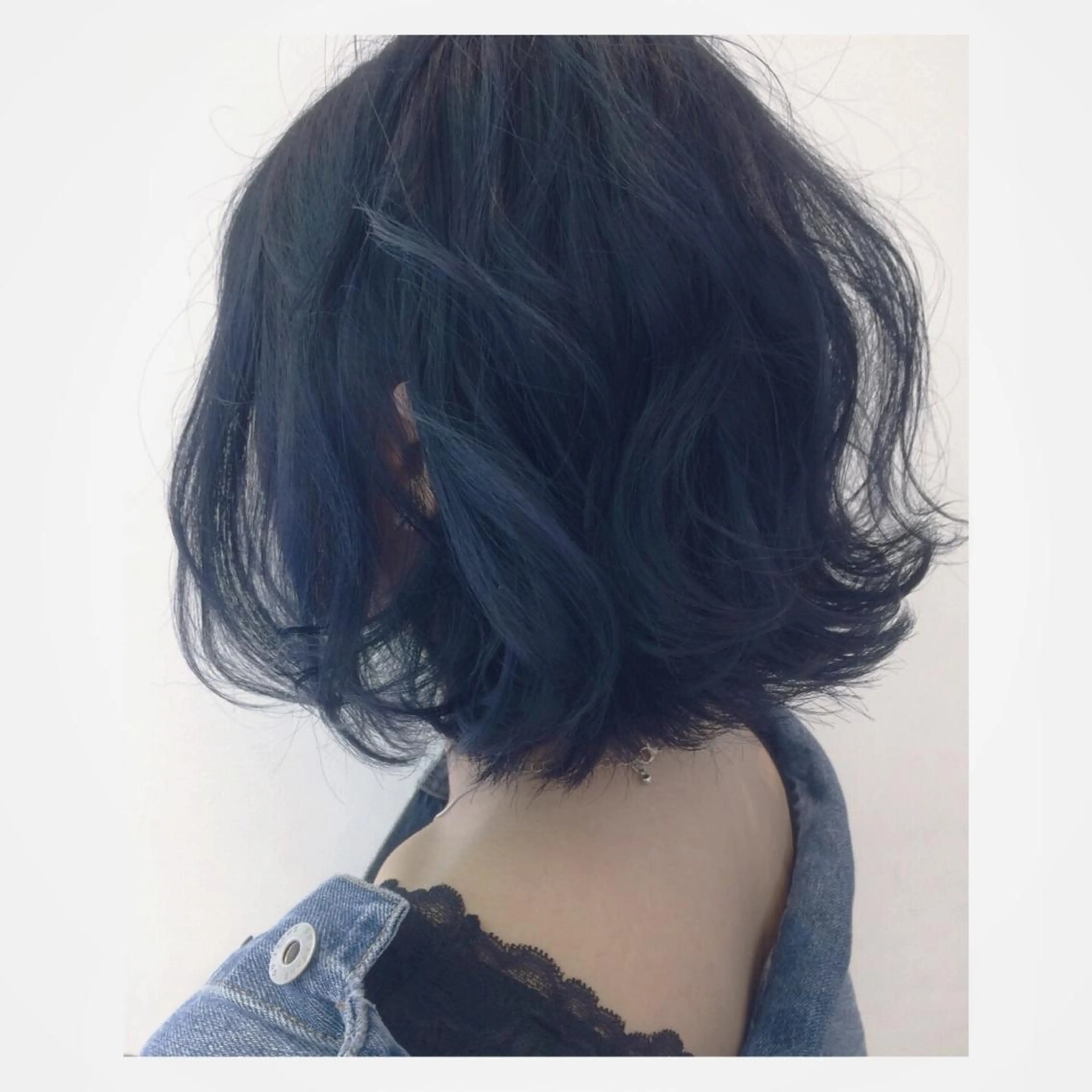 ミディアム カラー アッシュ ブルーカラー ブルーアッシュ 渡邊 唯のヘアスタイル