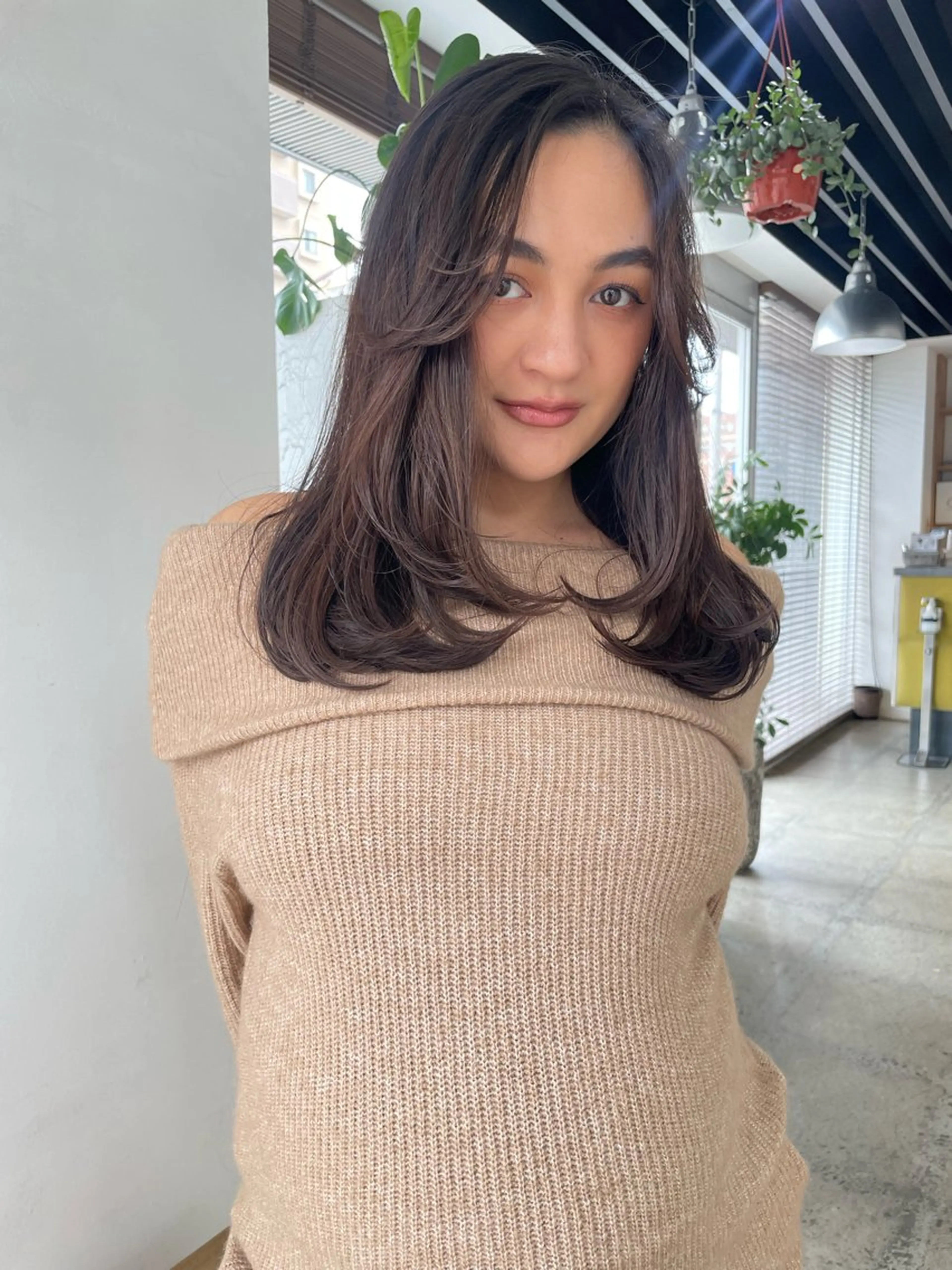 ミディアム レイヤーカット カット 熊崎 葵のヘアスタイル
