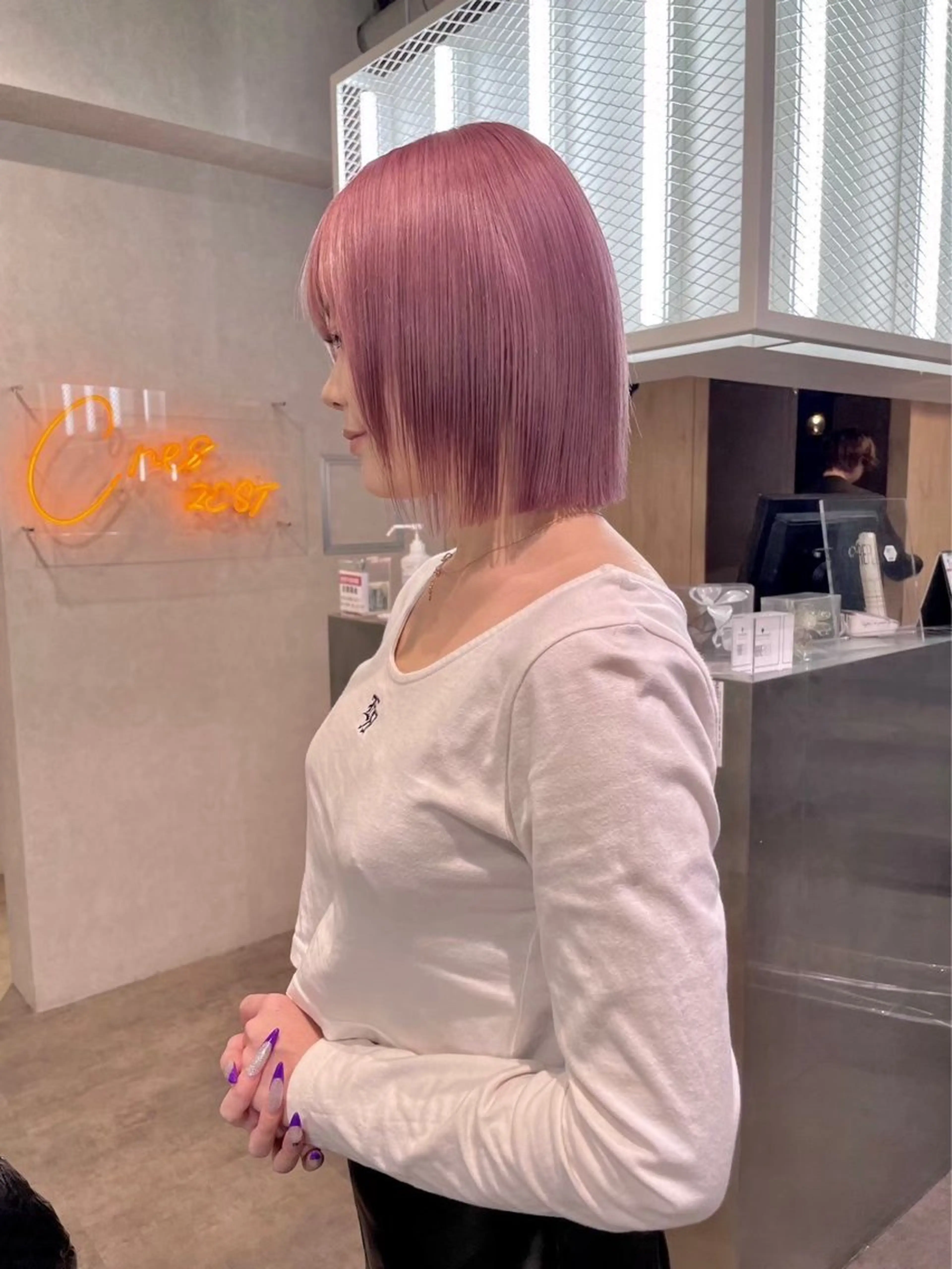 ショート カラー ヘアアレンジ 切りっぱなしボブ ブリーチ ダブルカラー イヤリングカラー ハイライトカラー iona/ハイトーン /ネイルのネイルデザイン