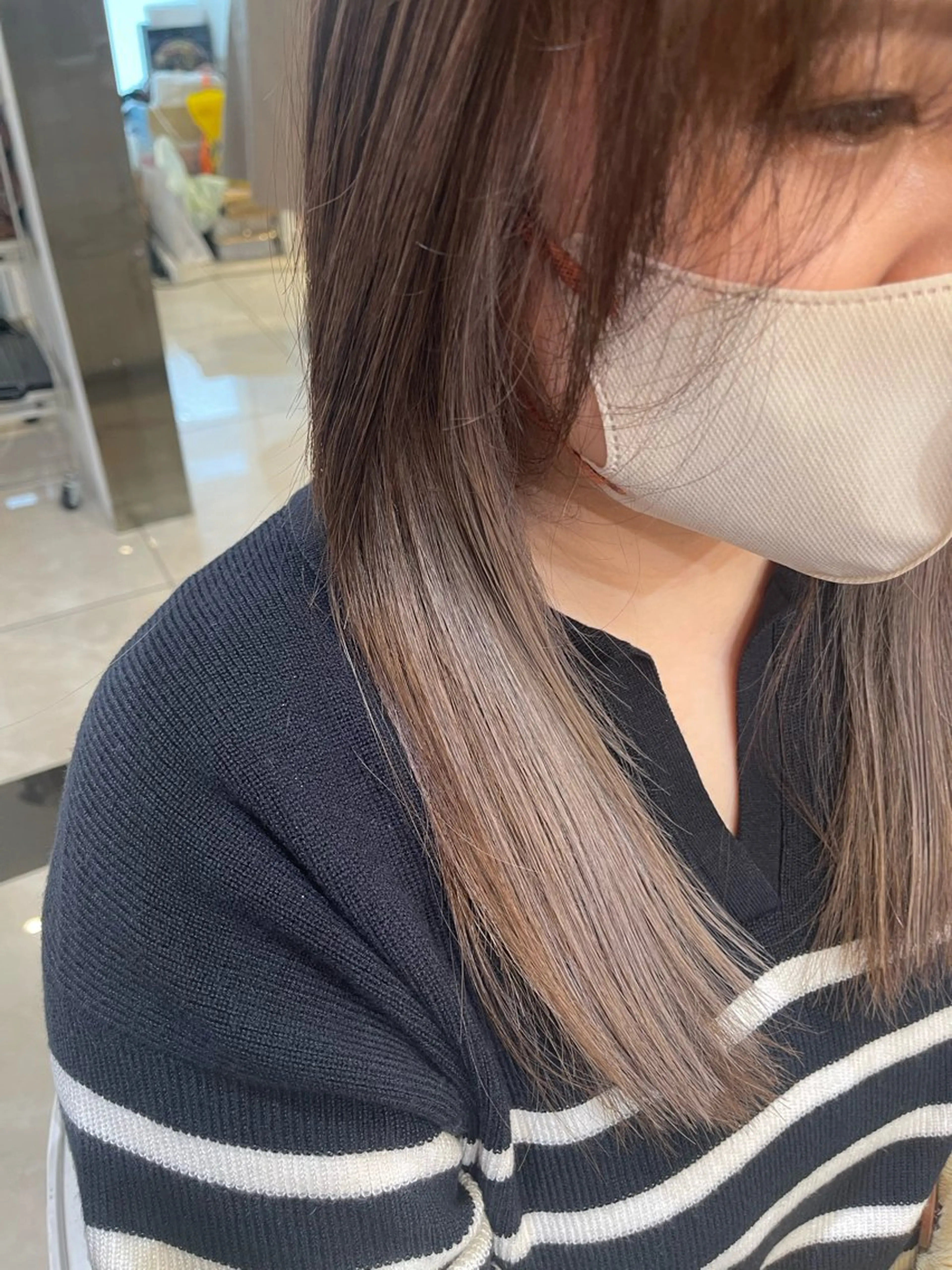 ロング カラー 濱田輝レイヤー 韓国風 ハイトーンのヘアスタイル