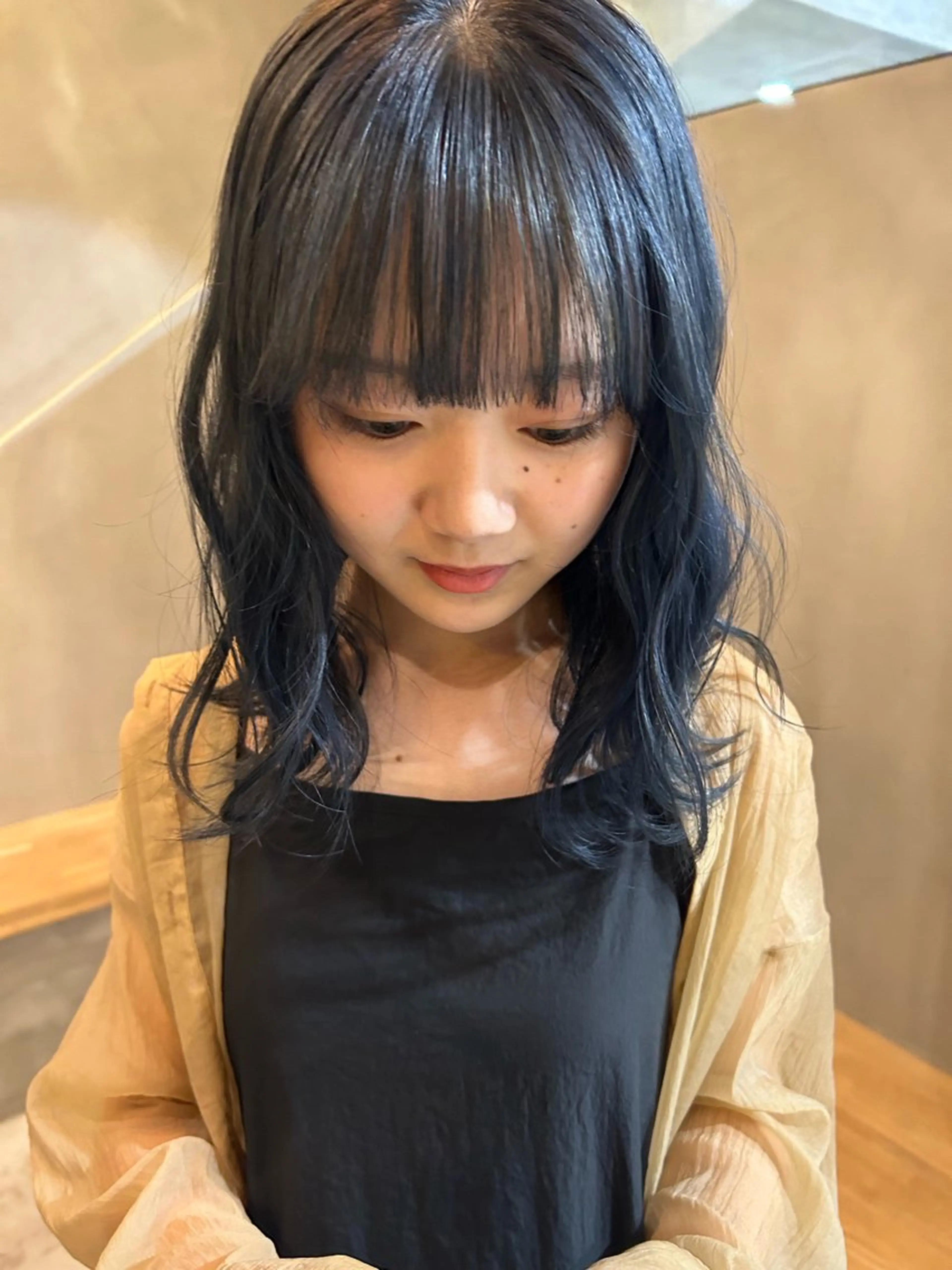 カラー ブルーカラー ブルーグレー 古澤 芽依のヘアスタイル