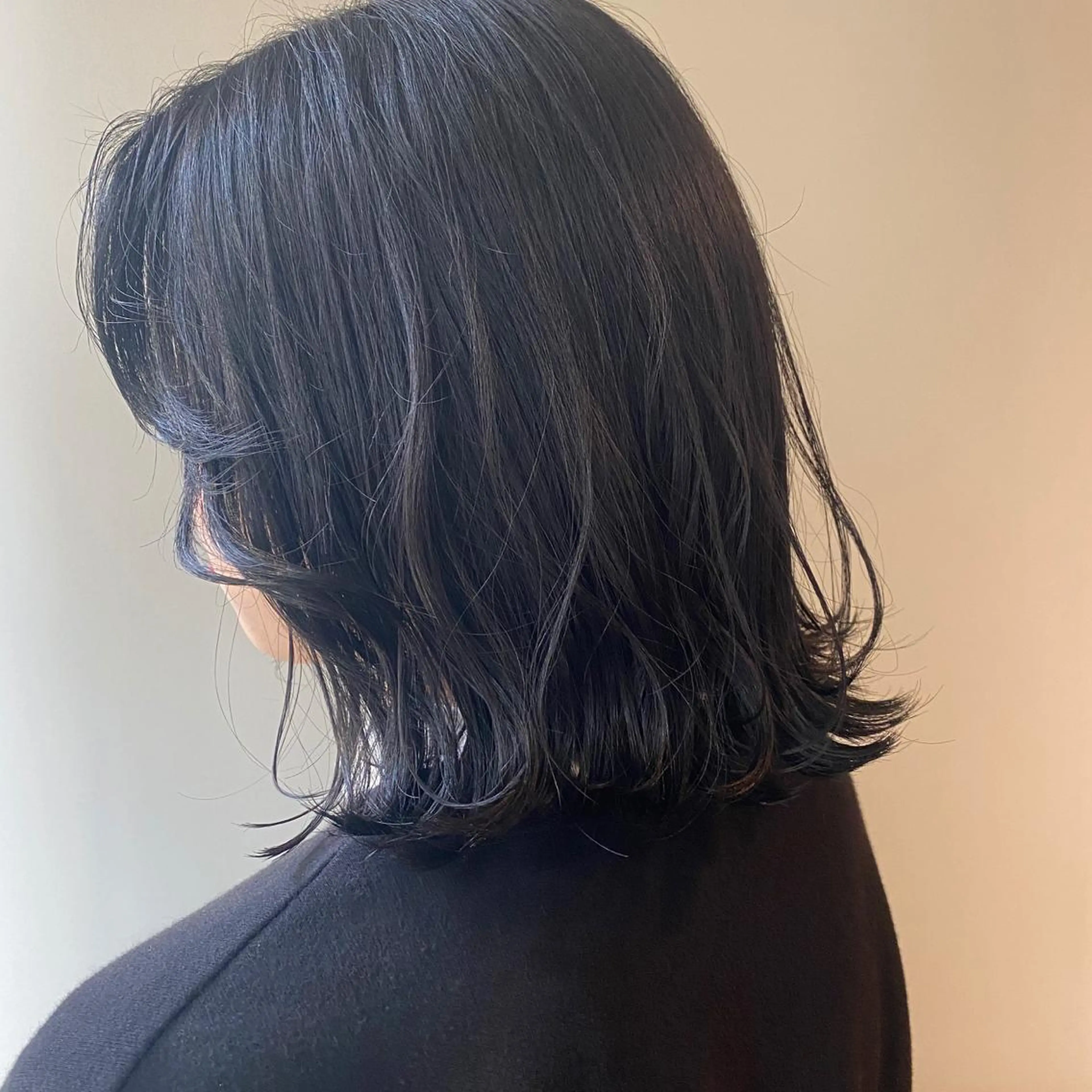 ショート カラー パーマ 黒髪 ブリーチ ブルーカラー ブルーブラック ブリーチなしカラー 撮影モデル募集 🦋soemikaのヘアスタイル