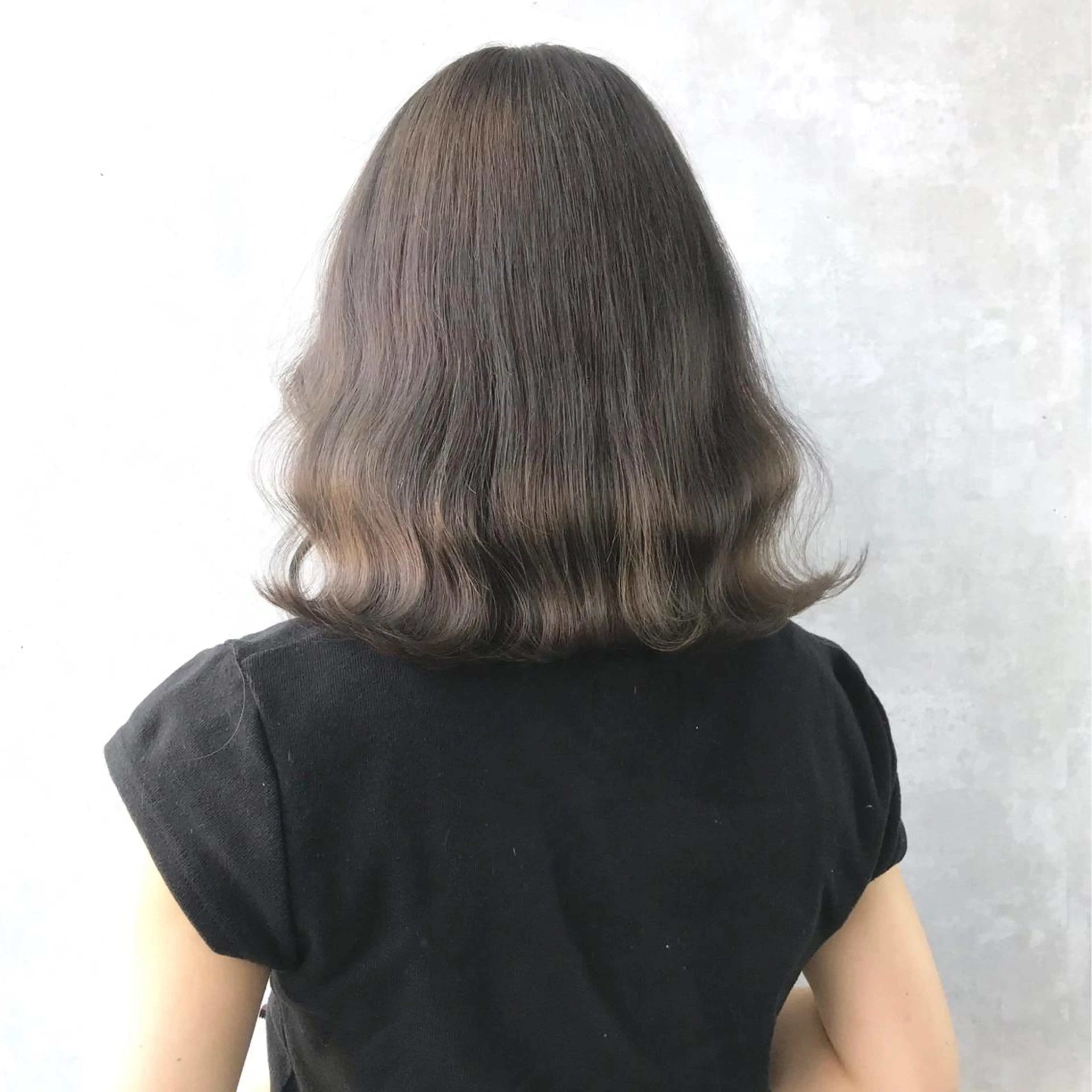 ミディアム カラー アッシュ アッシュグレー アッシュグレージュ ブリーチ グレージュ サロウィン所属・K-POP好き美容師 🇰🇷Kai.Yのヘアスタイル