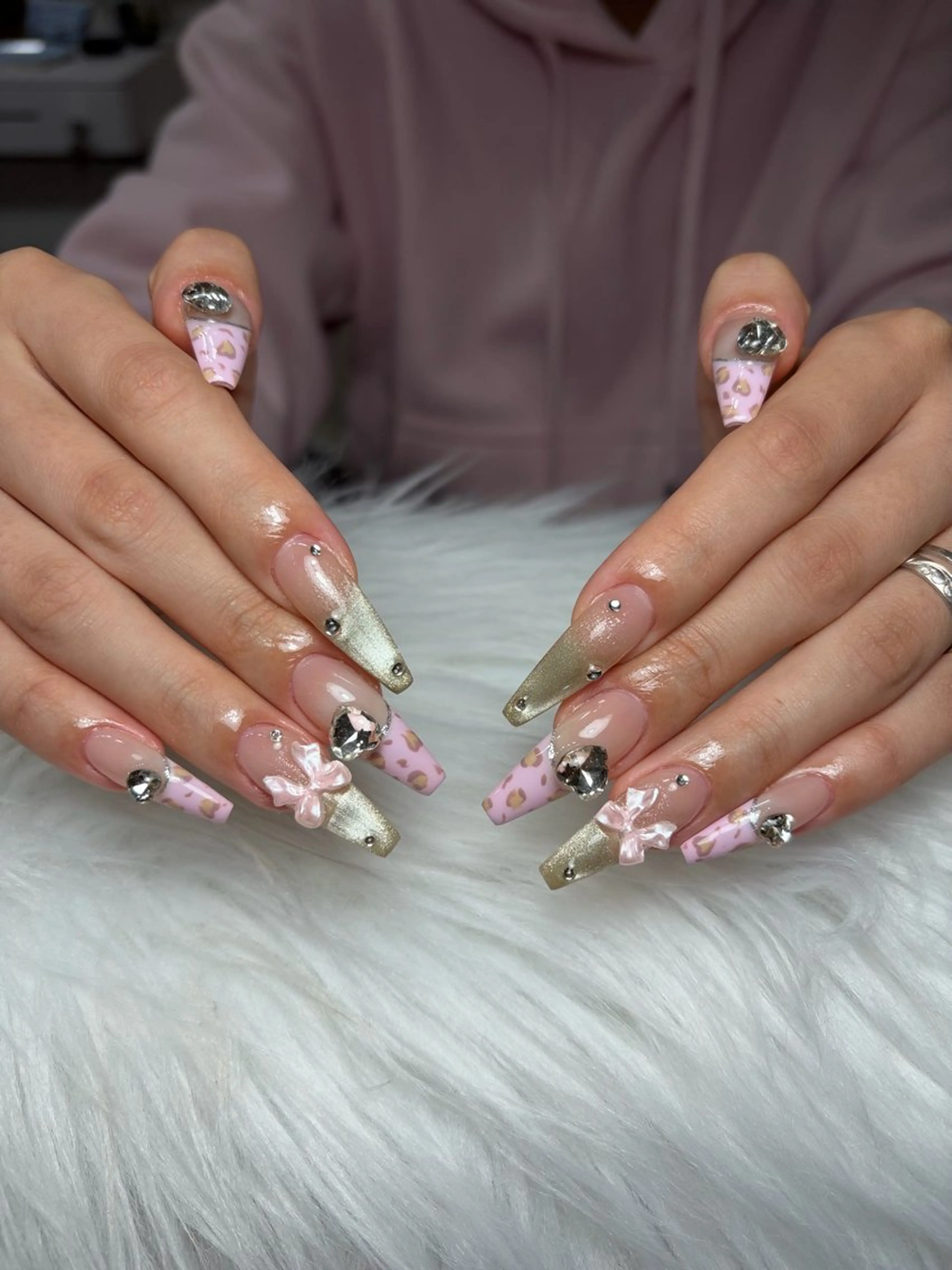 ネイル アートネイル 長さ出し ジェルネイル マグネットネイル ニュアンスネイル ハンドネイル Cloudy Chan Nailのネイルデザイン