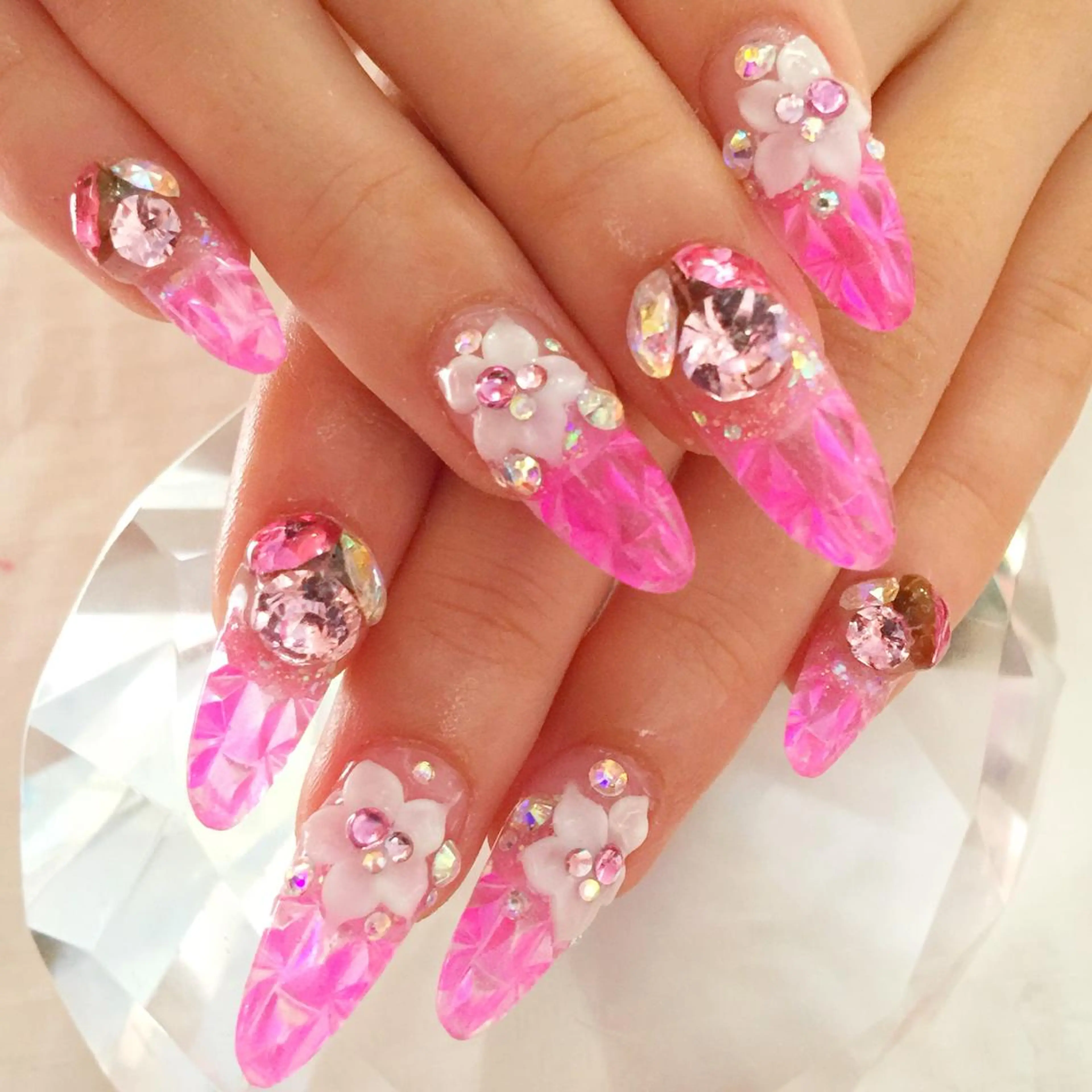 ネイル アートネイル フラワーネイル ピンク スカルプネイル ネイルチップ YUN 💅のネイルデザイン