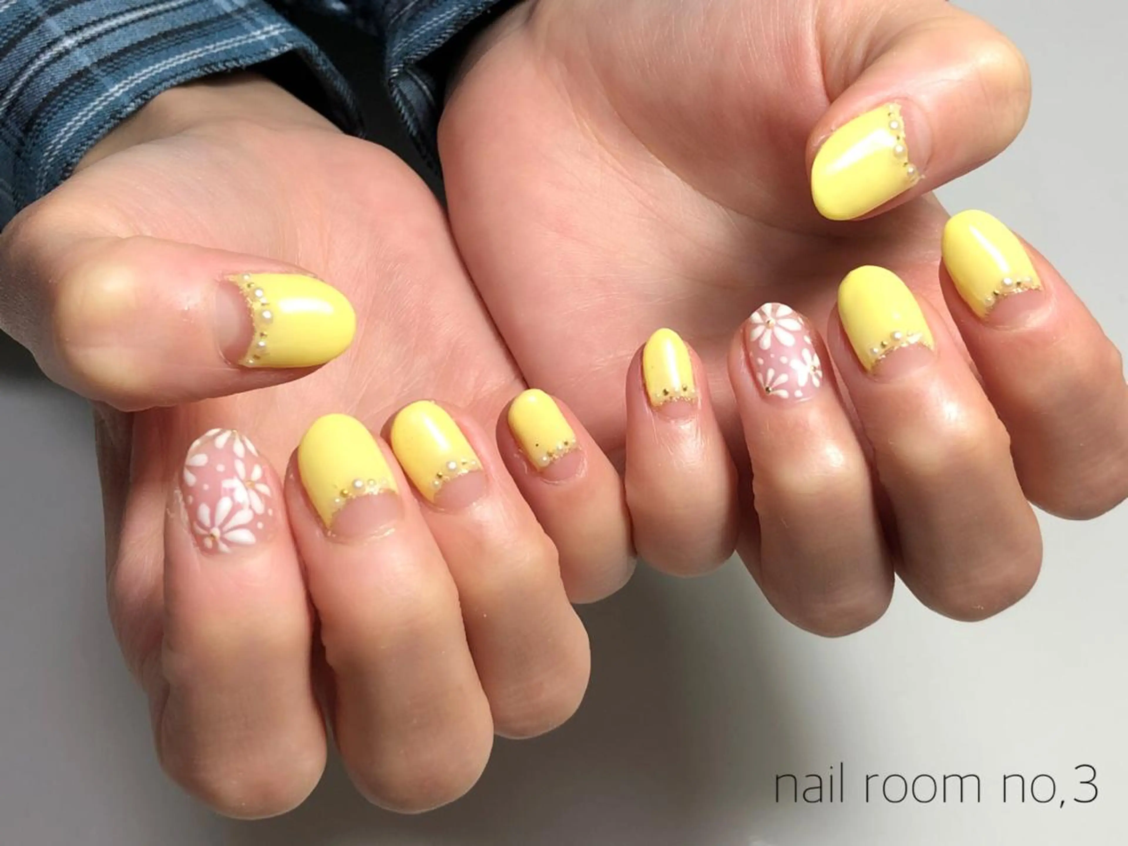 ネイル 春ネイル 黄色 ハンドネイル K yukaのネイルデザイン