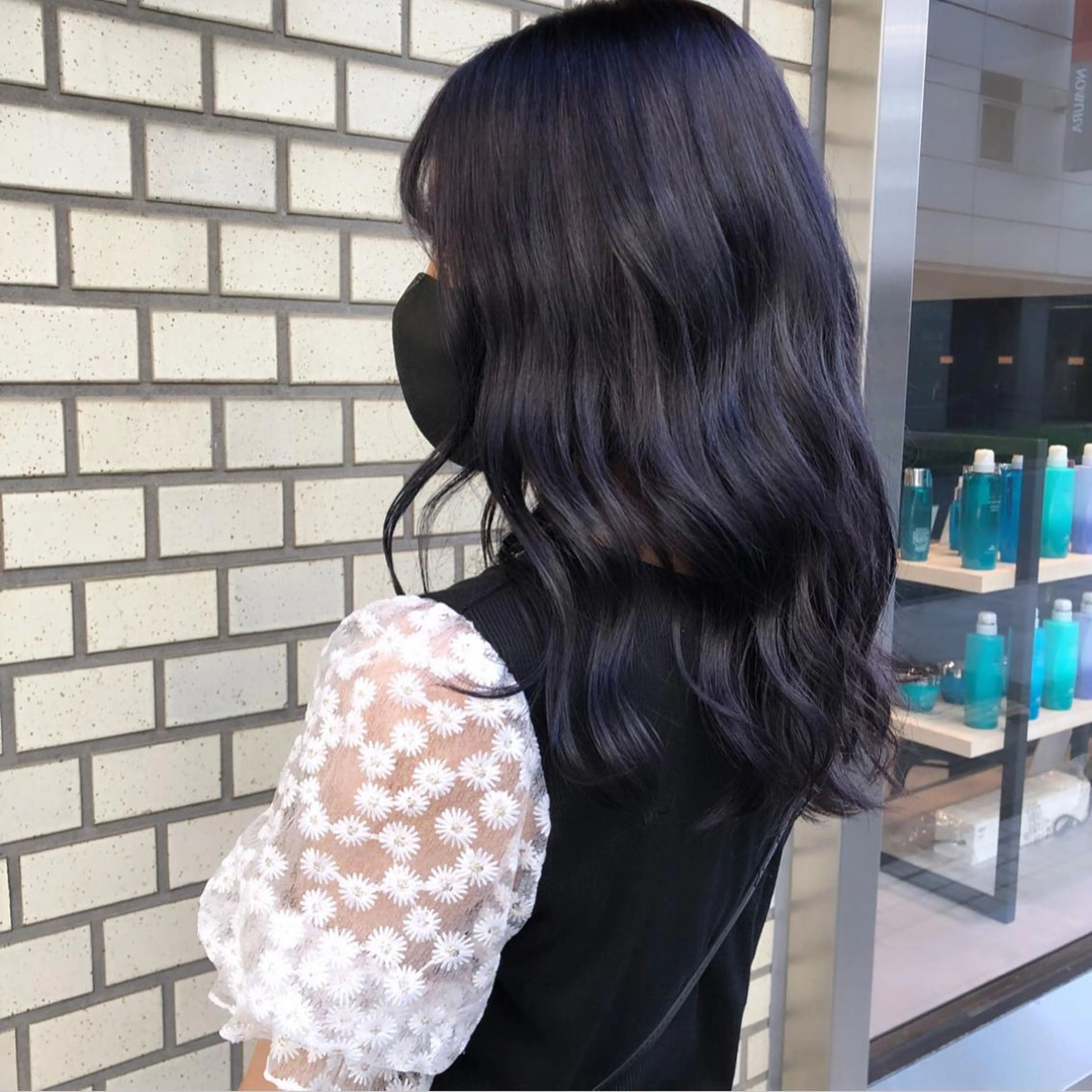 セミロング カラー パーマ ヘアアレンジ アッシュ ラベンダーカラー ラベンダーアッシュ ヘアカラー ハイトーン特化🤍 浦住のヘアスタイル