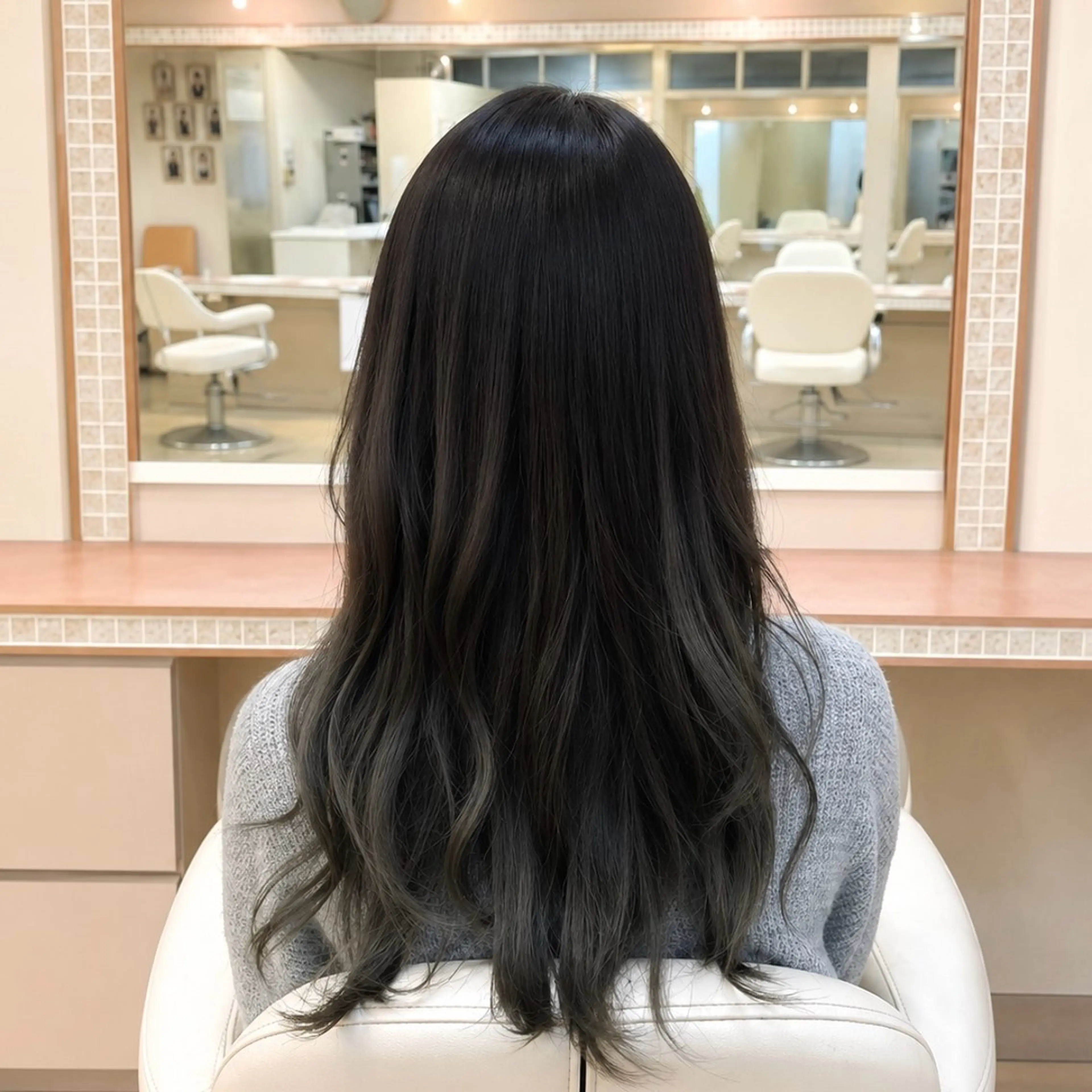 ロング カラー カット ヘアカラー 具志 真理子のヘアスタイル