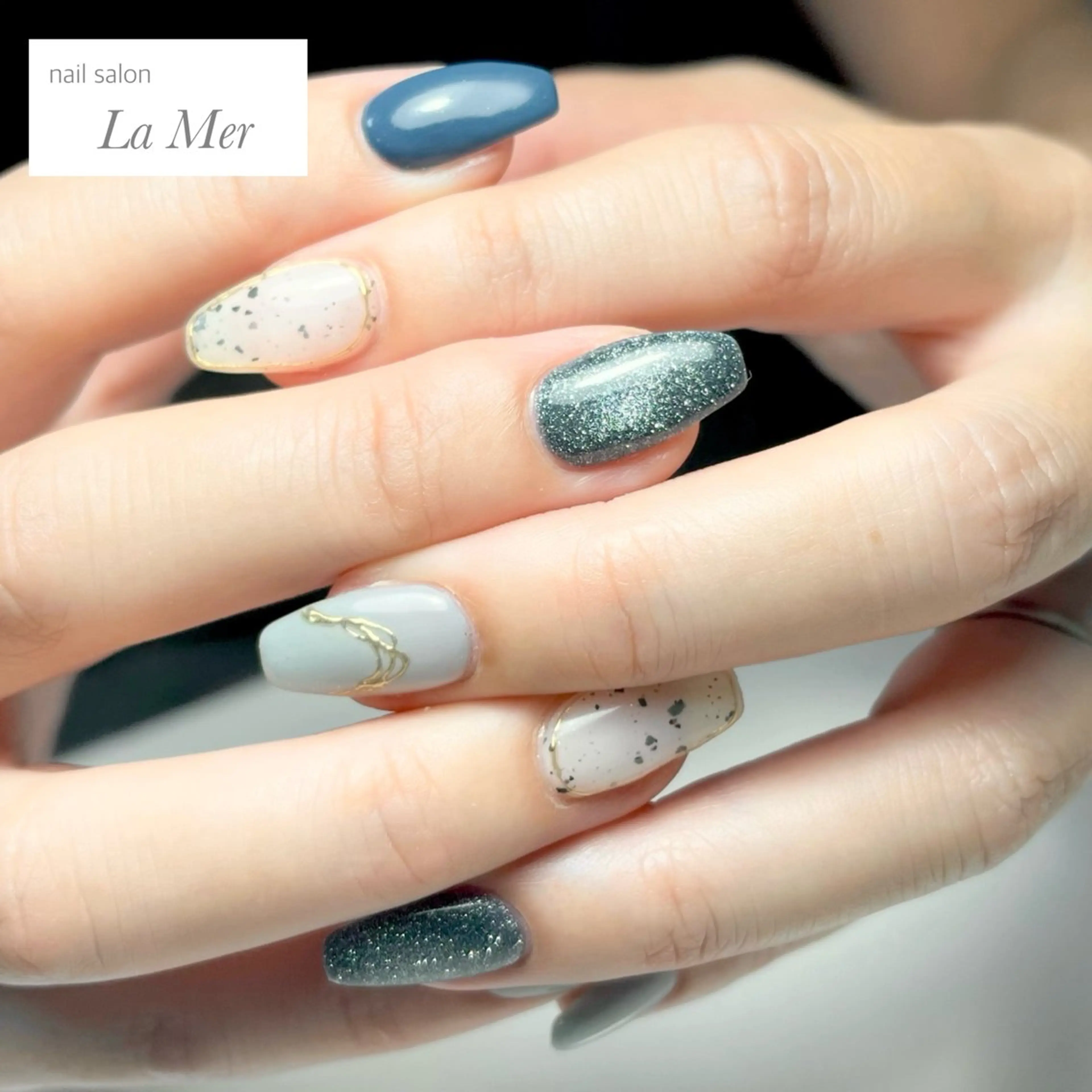 ネイル アニマル柄 ブルー カジュアル フラッシュネイル フラッシュマグ ハンドネイル nailsalon La Merのネイルデザイン