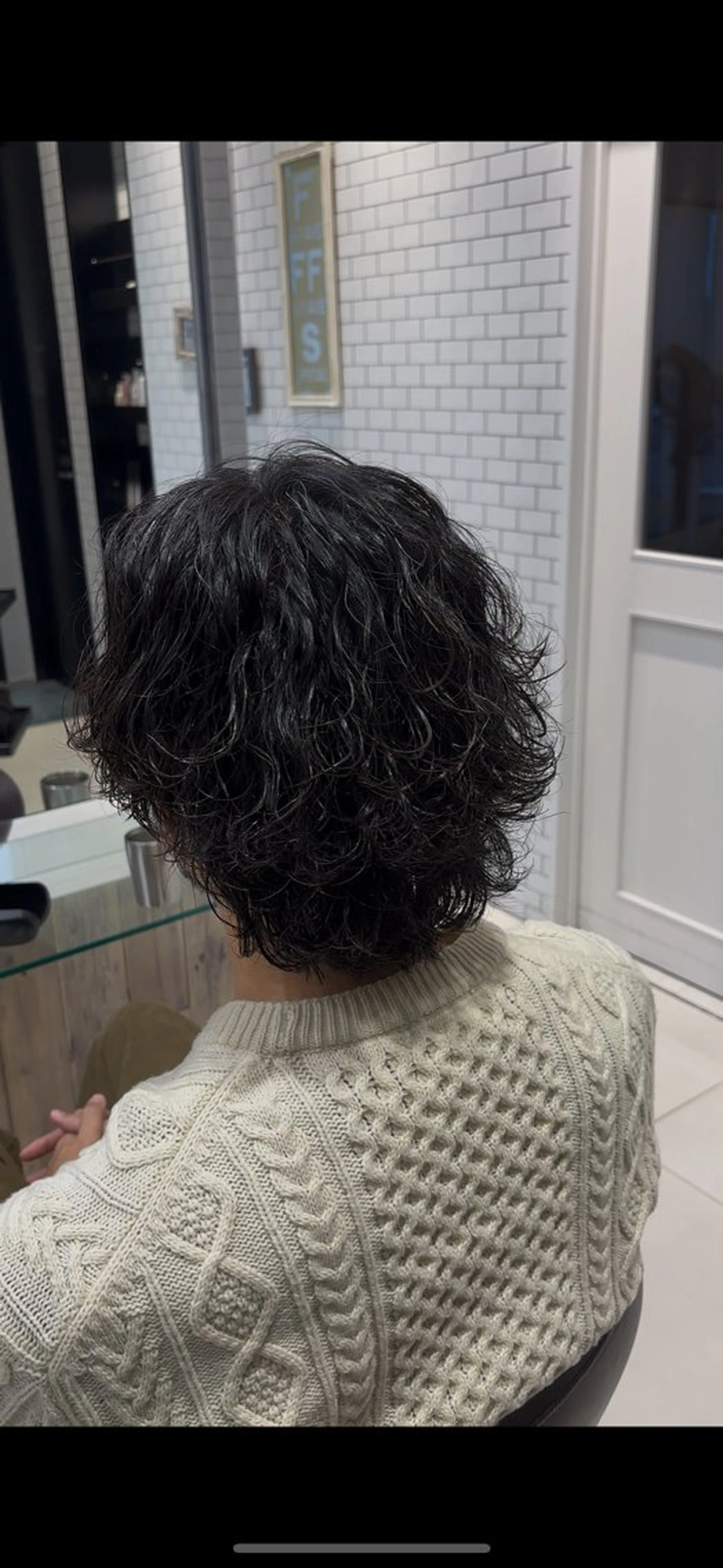 パーマ メンズ センターパート フェザーパーマ マッシュ メンズパーマ スパイキーショート 目崎 丞のヘアスタイル