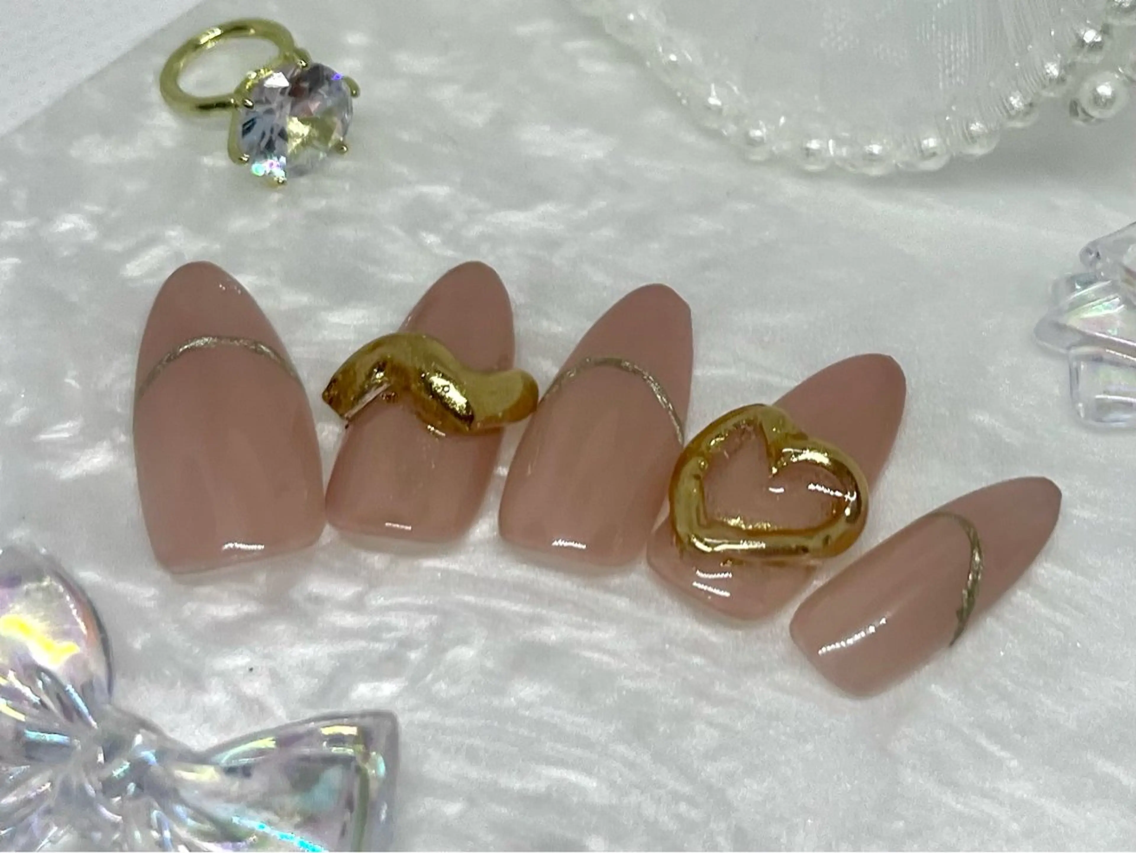 ネイル ゴールド ハート ぷっくりネイル RIKA@salon newsproutのネイルデザイン