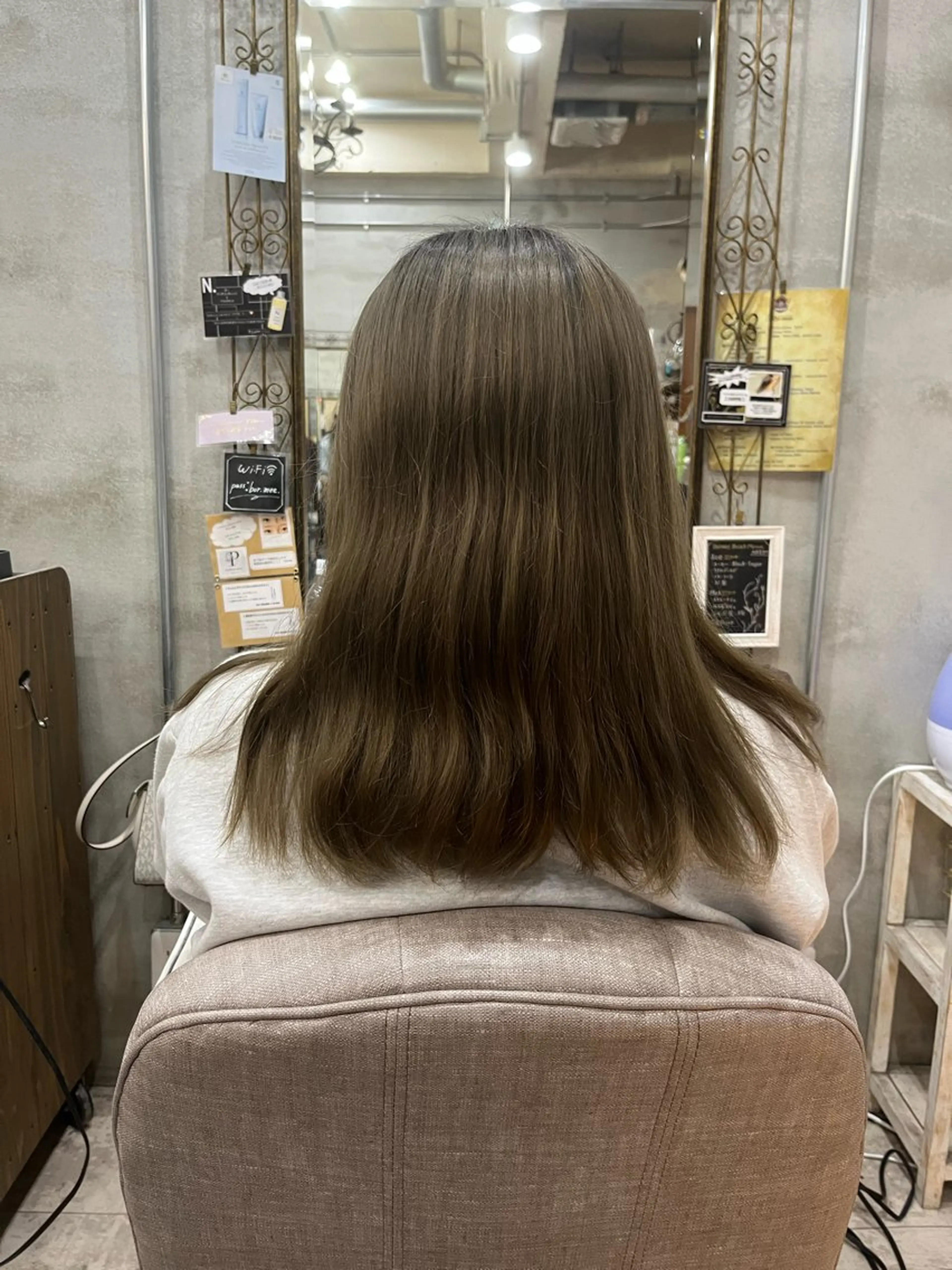 セミロング カラー カット ヘアカラー トリートメント 艶髪/ハイトーン/ ヘアセット/モエノのヘアスタイル