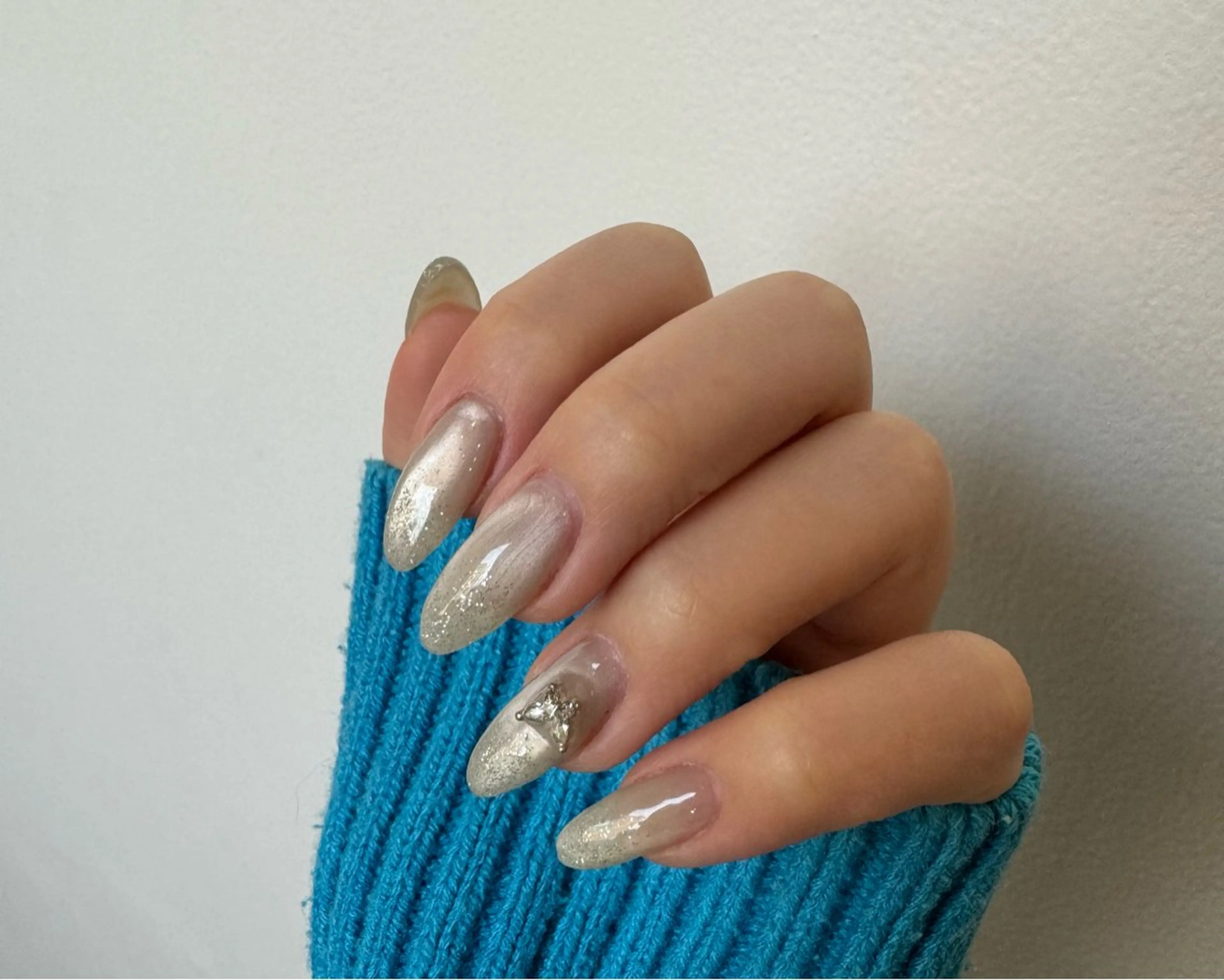 ネイル ハンドネイル 藤井 里緒奈のネイルデザイン