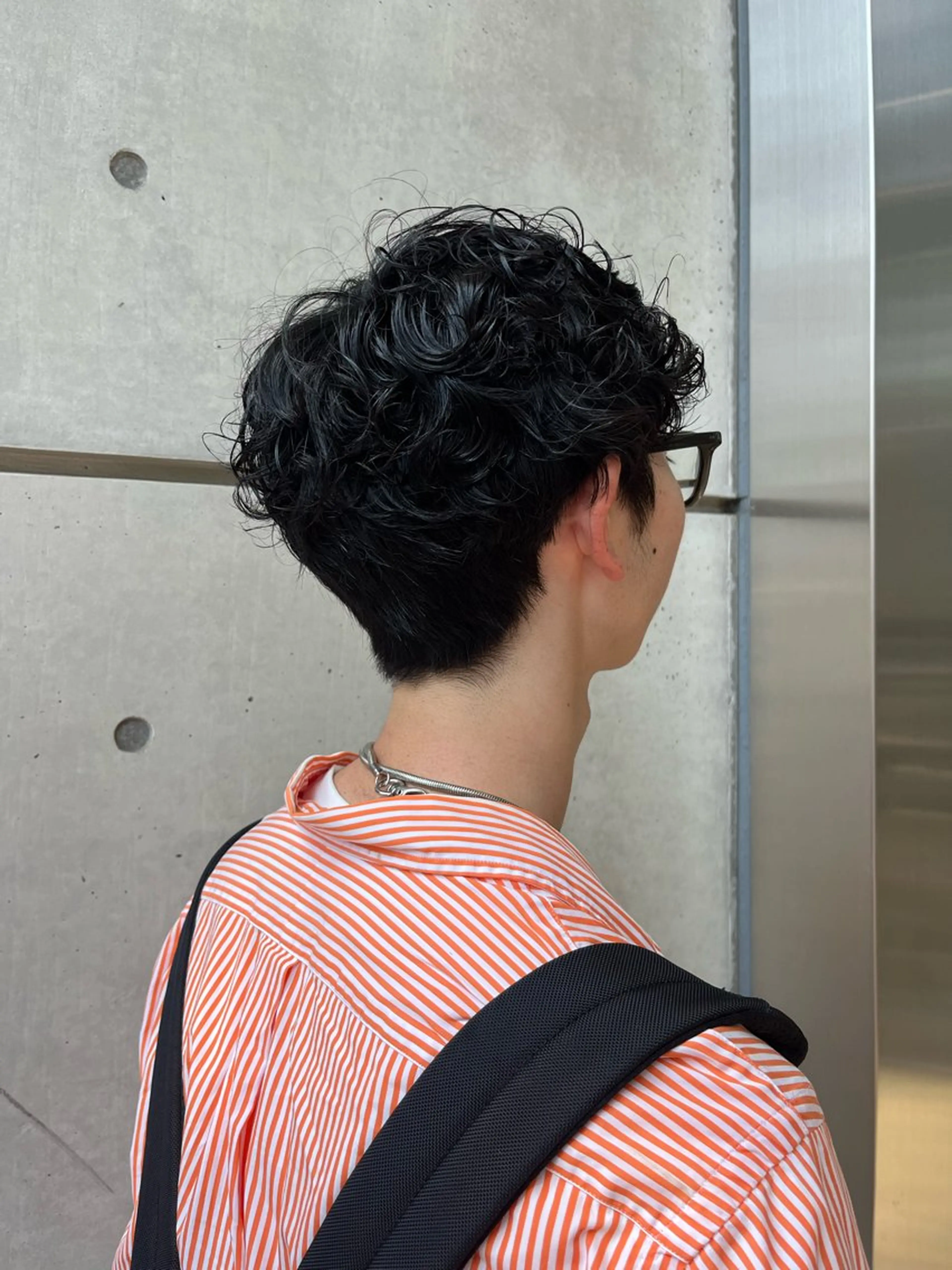 ショート パーマ メンズ メンズパーマ 透明感カラー人気 ナンバーワンMIYUのヘアスタイル