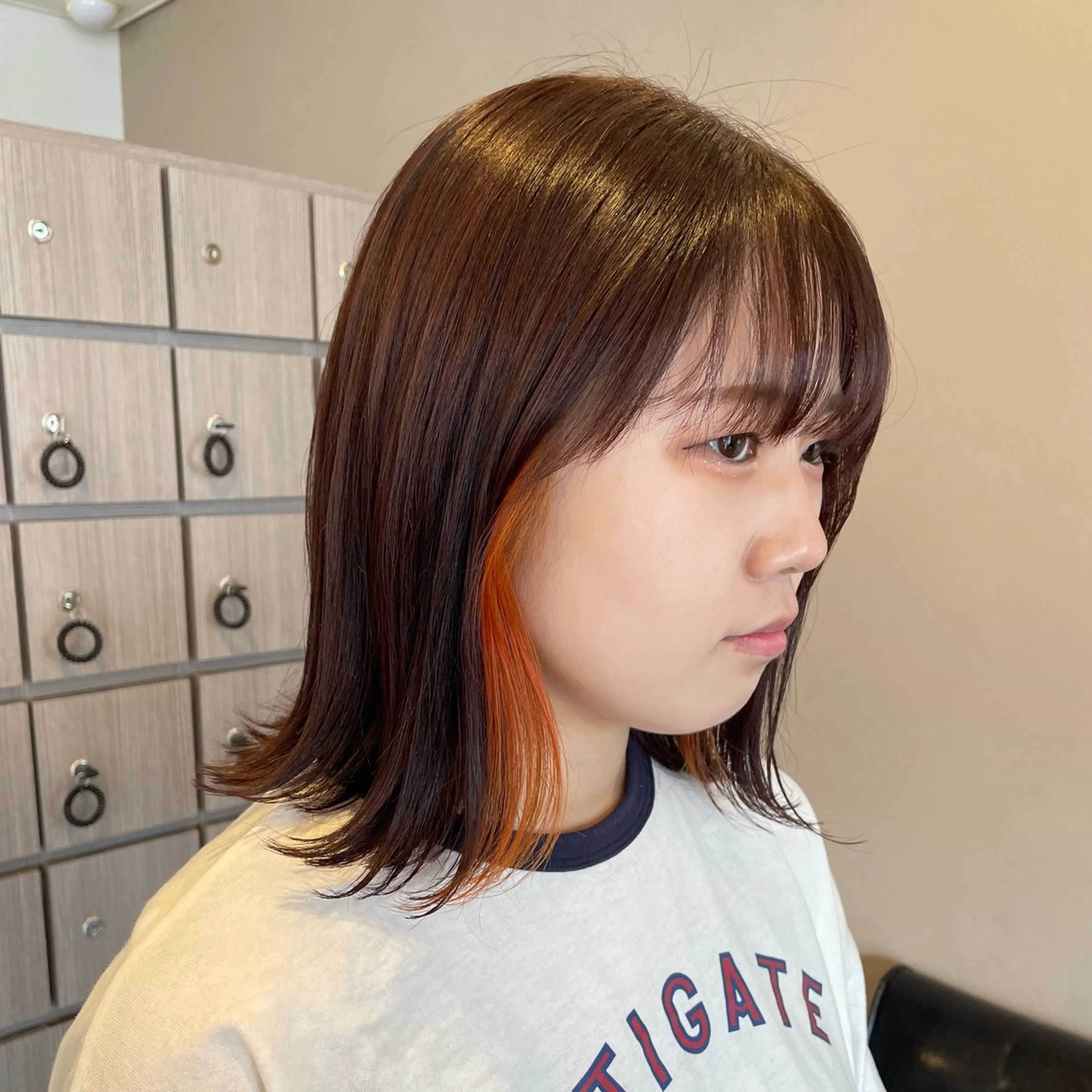 ミディアム カラー イヤリングカラー オレンジ ボブ 外ハネヘア カット ヘアカラー トリートメント mio 🍒レイヤーカットのヘアスタイル