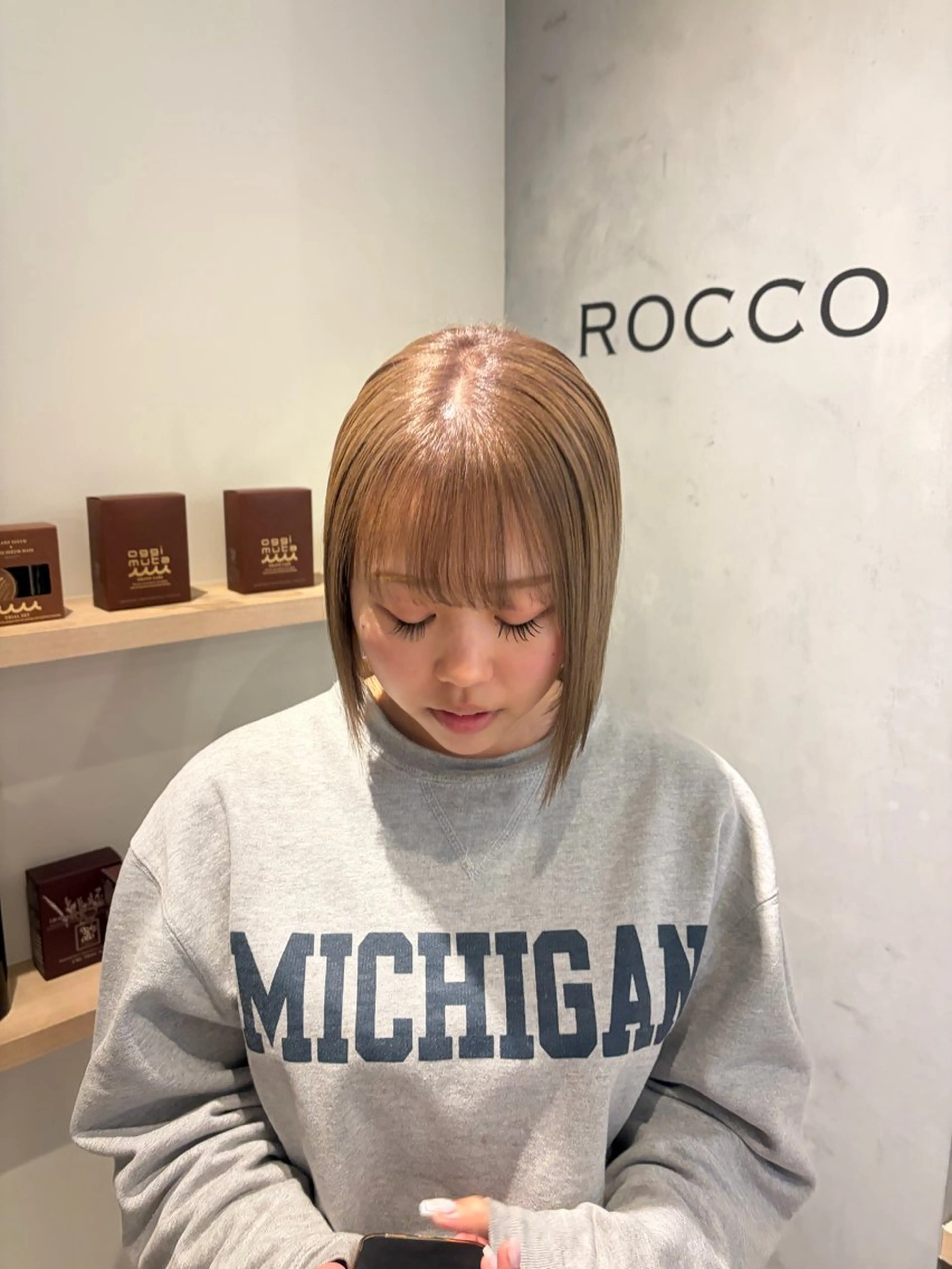 ショート ヘアカラー アイナ ROCCOのヘアスタイル