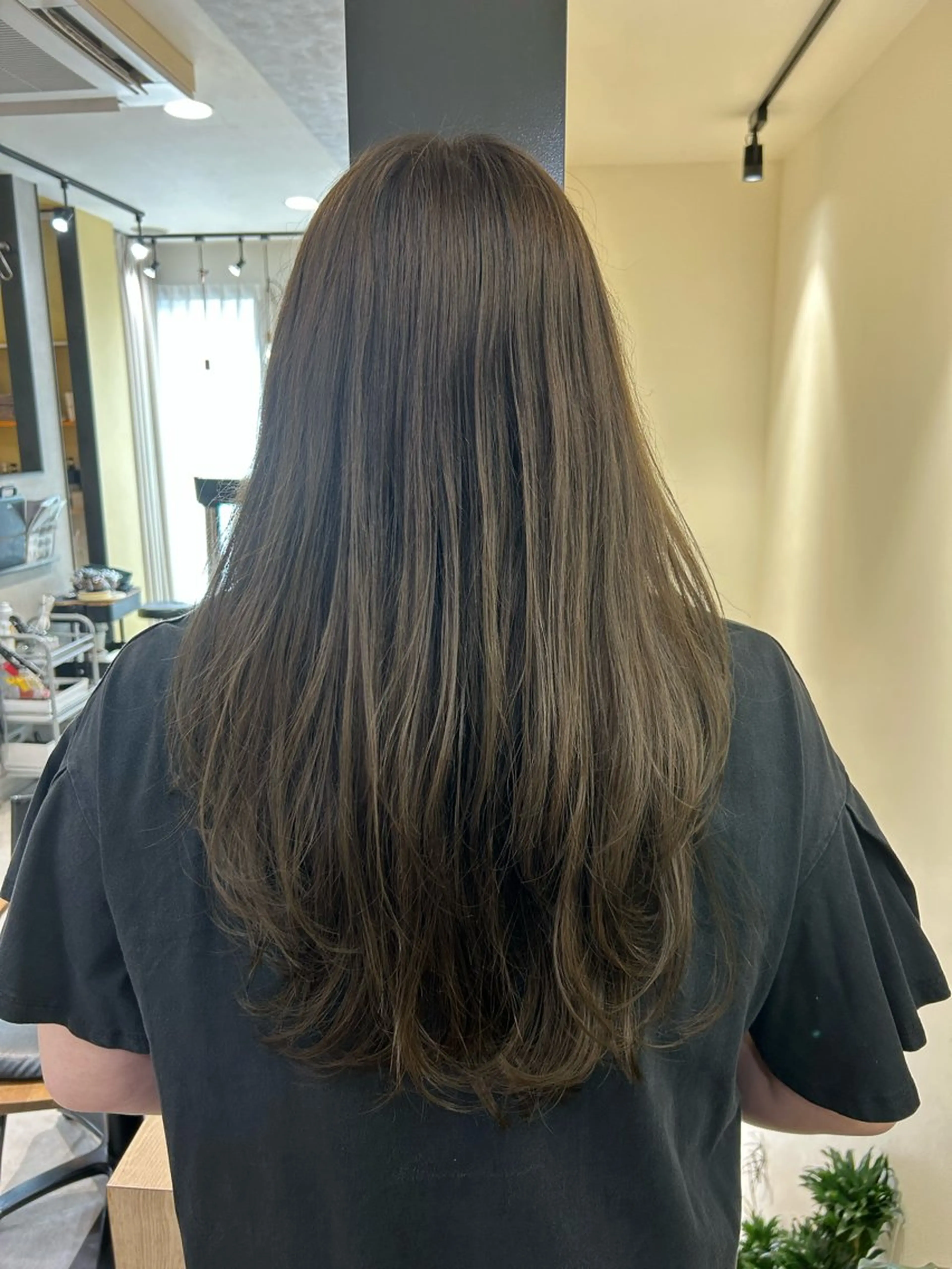 ロング カラー ベージュカラー ハイライトカラー オリーブベージュ ハイライト カット ヘアカラー トリートメント hub hair レイヤー/透明感のヘアスタイル