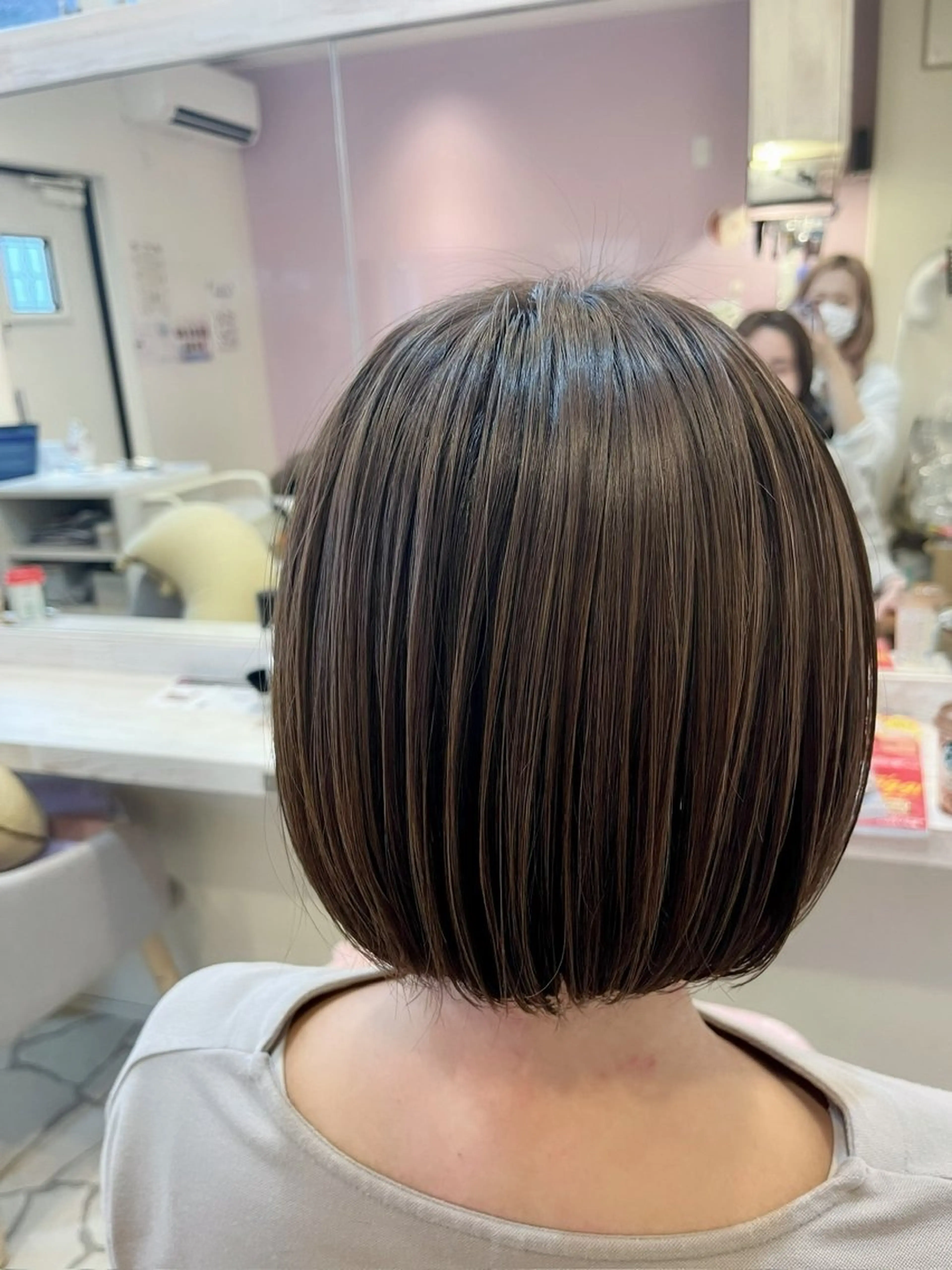 ショート ヘアカラー chaton シャトンのヘアスタイル