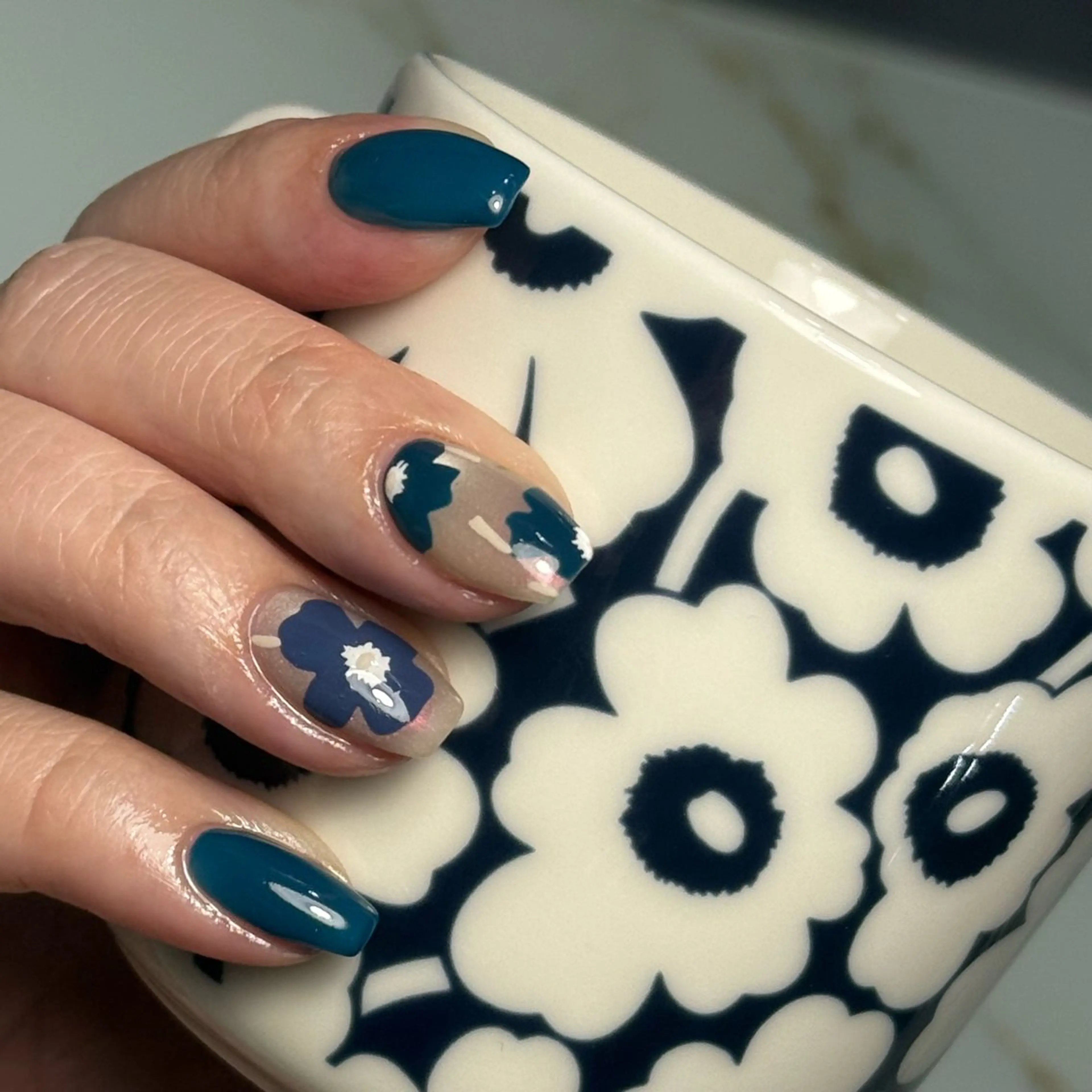 ネイル 韓国ネイル マグネットネイル ニュアンスネイル シンプルネイル 春ネイル ハンドネイル MAO /  香椎 / フィルイン対応のネイルデザイン