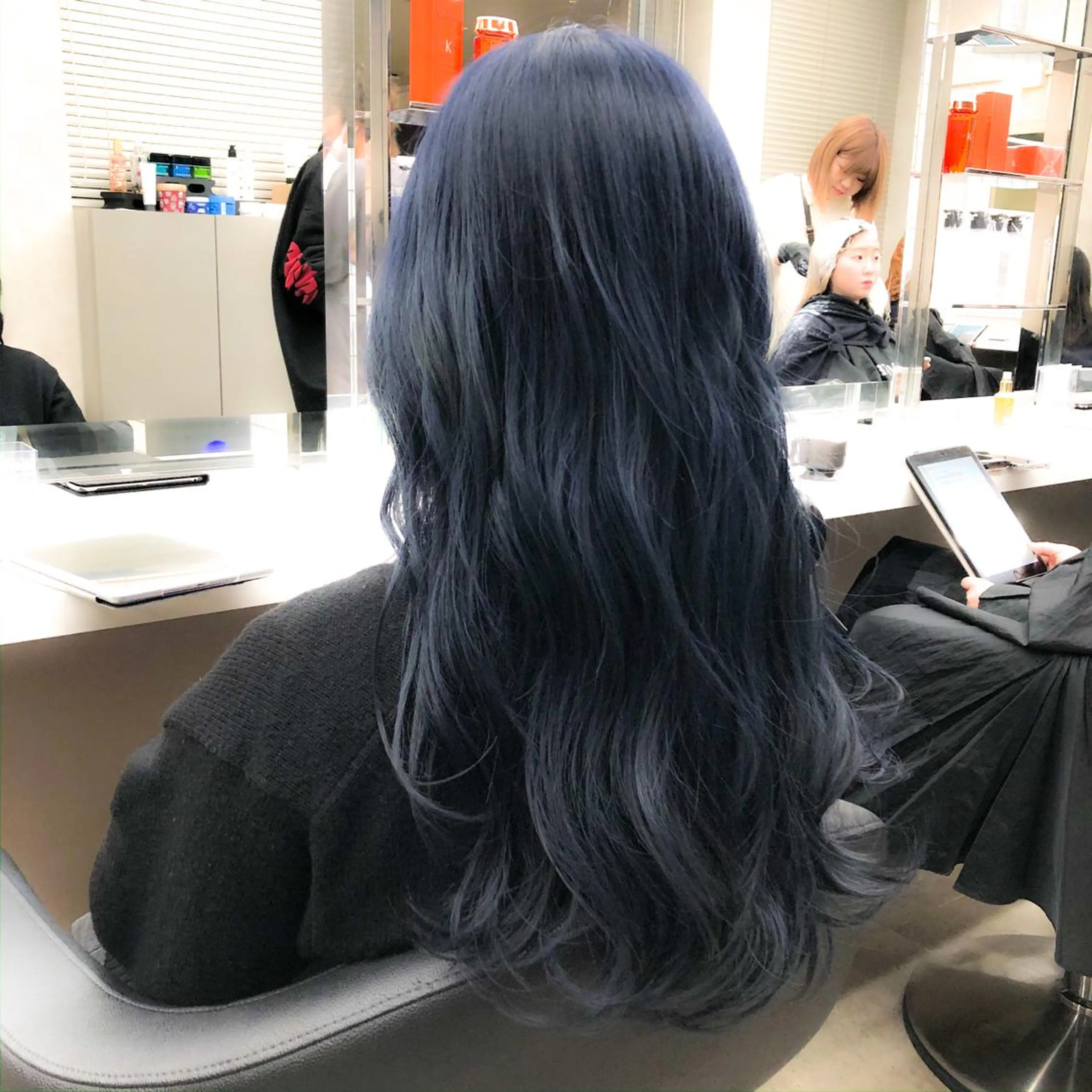 ロング カラー カット ヘアカラー ハイトーン×レイヤー カットTAKUMIのヘアスタイル