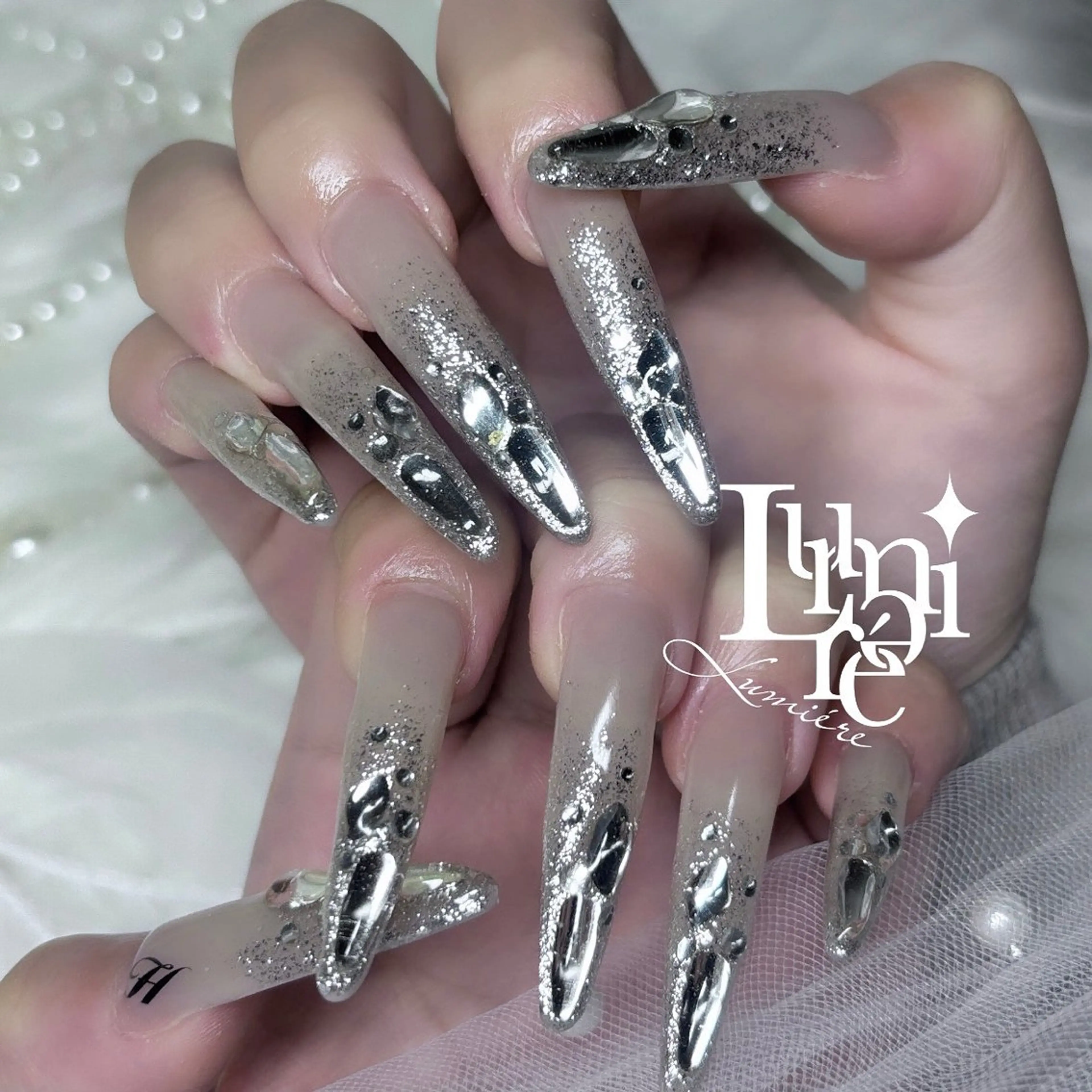 ネイル ハンドネイル Lumière｜ ロング｜ワンホンのネイルデザイン