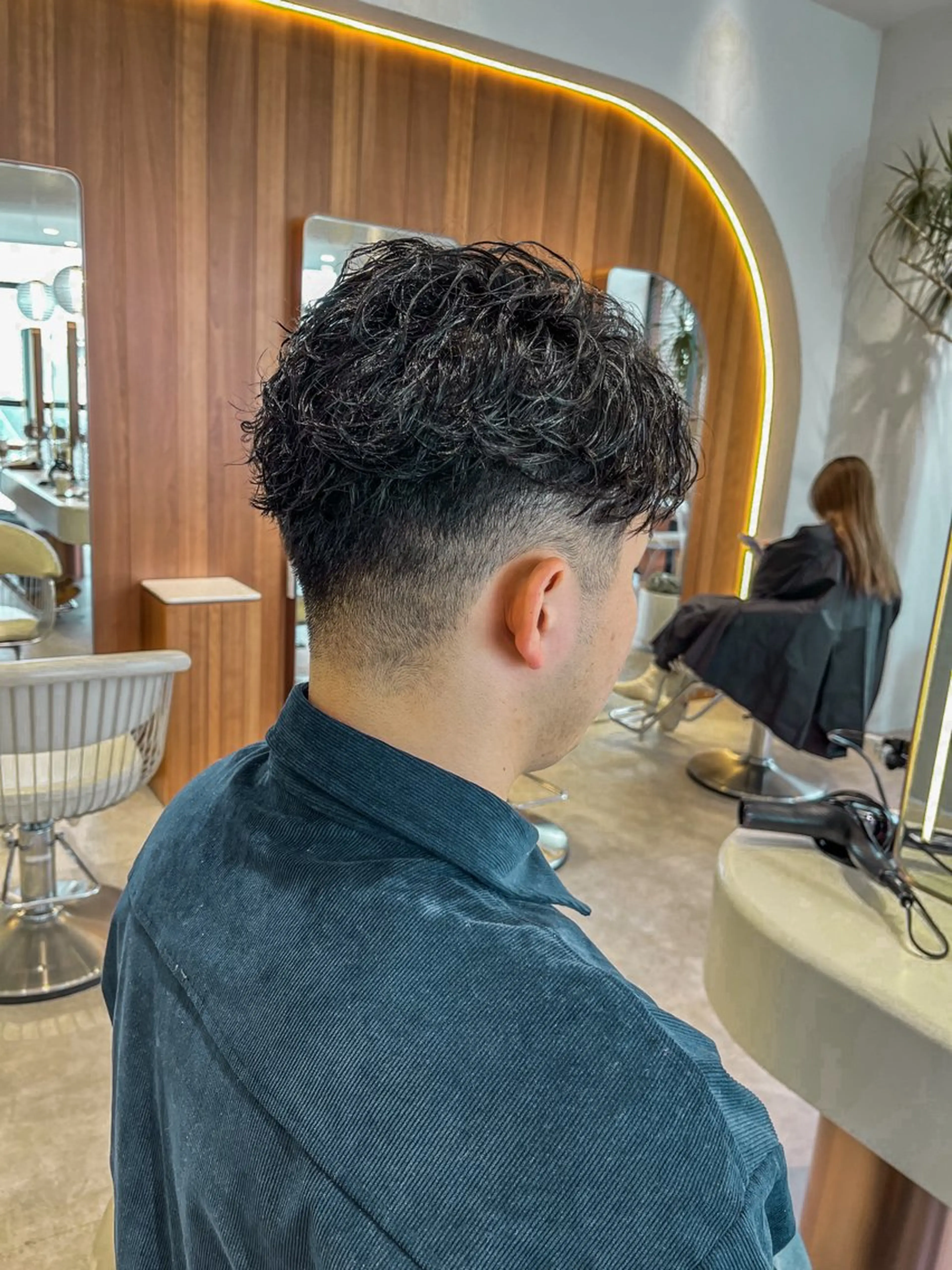 ショート ⚡メンズパーマフ ェードカットTomyのヘアスタイル