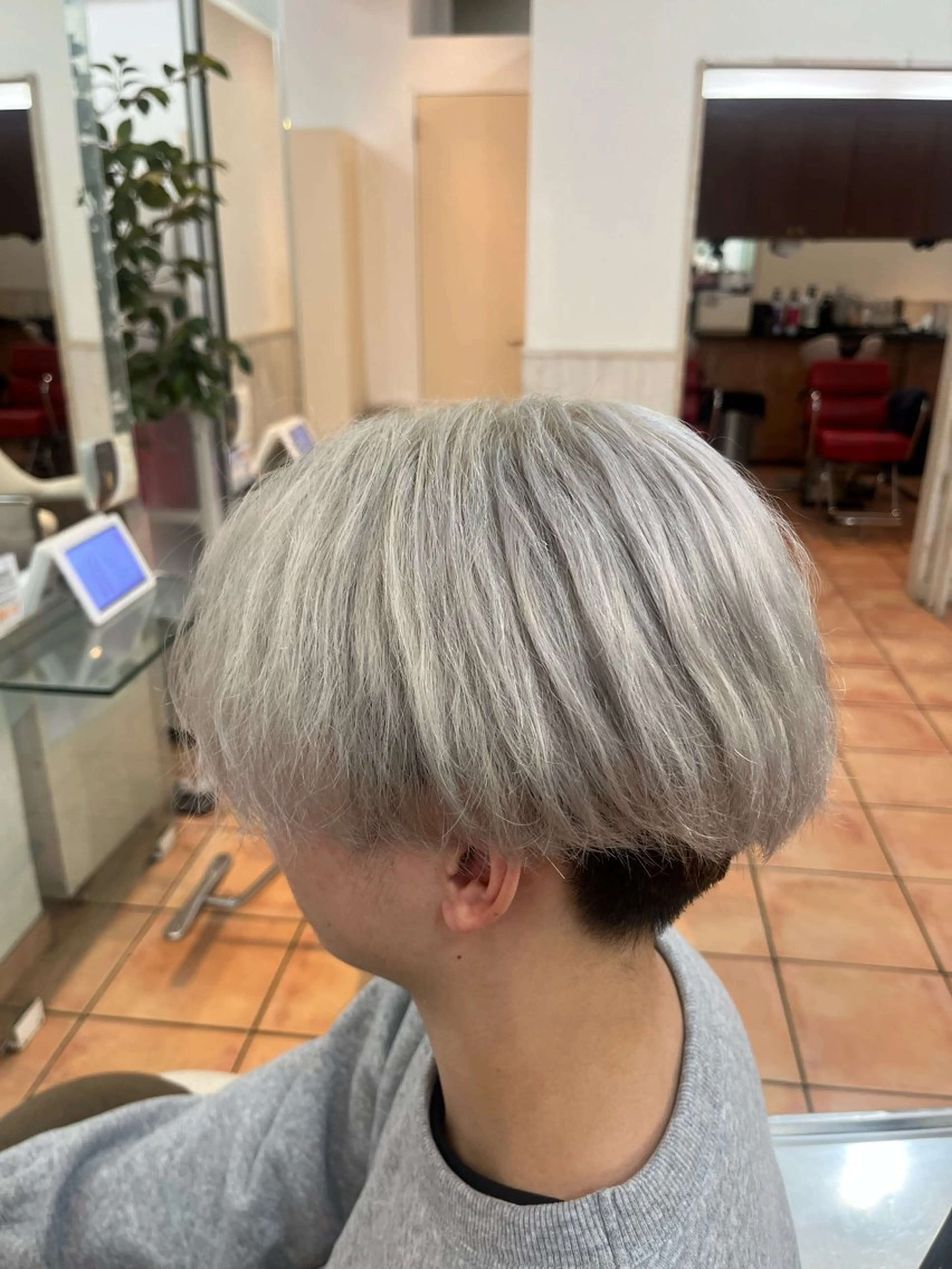 メンズ ヘアカラー 🌼ブリーチ特化 カラー職人こまち🌼の眉毛・アイブロウイメージ