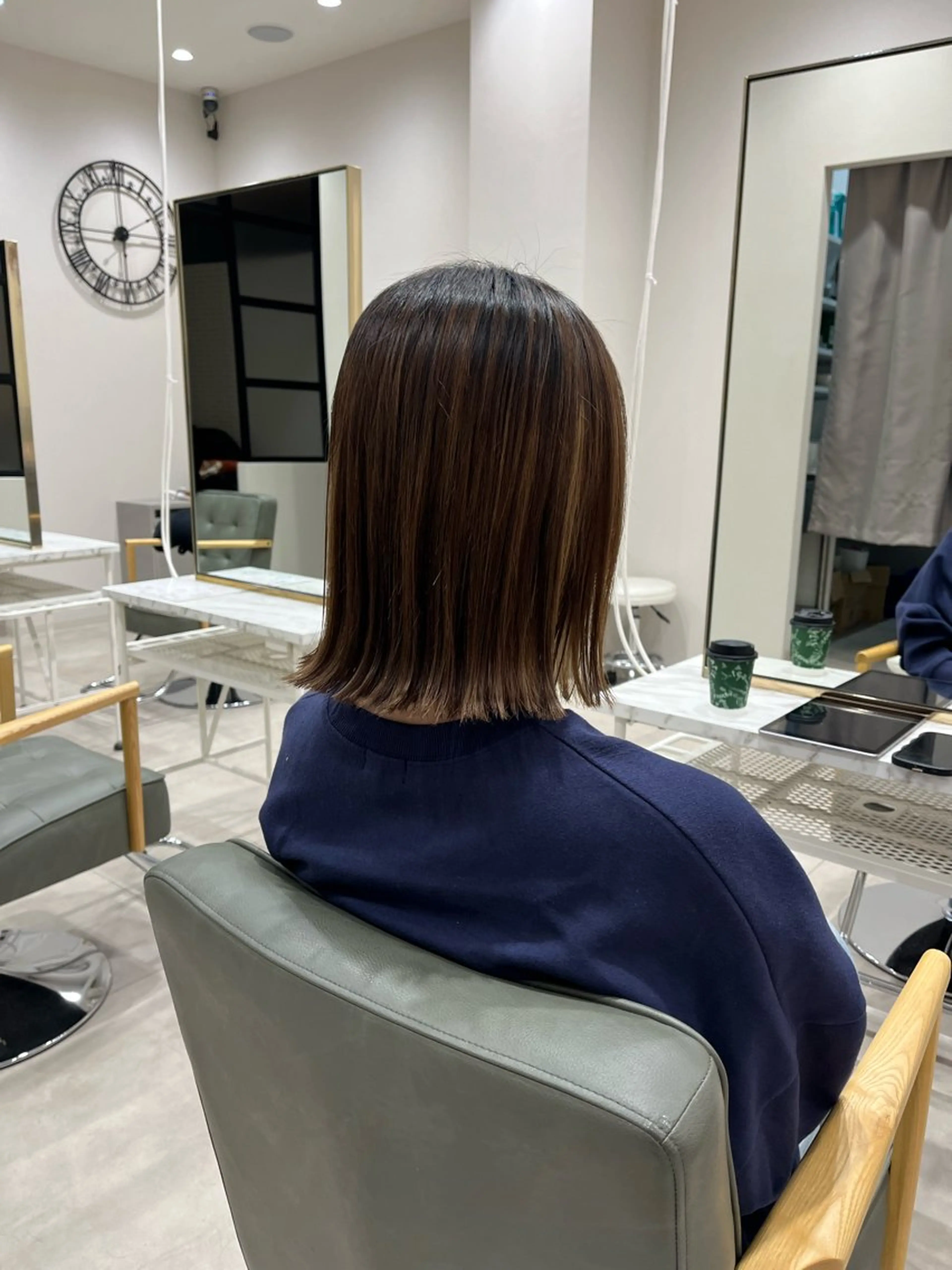 ミディアム ボブ 外ハネヘア カット 縮毛矯正 newi大分/ 磯部栞里／艶感カラーのヘアスタイル