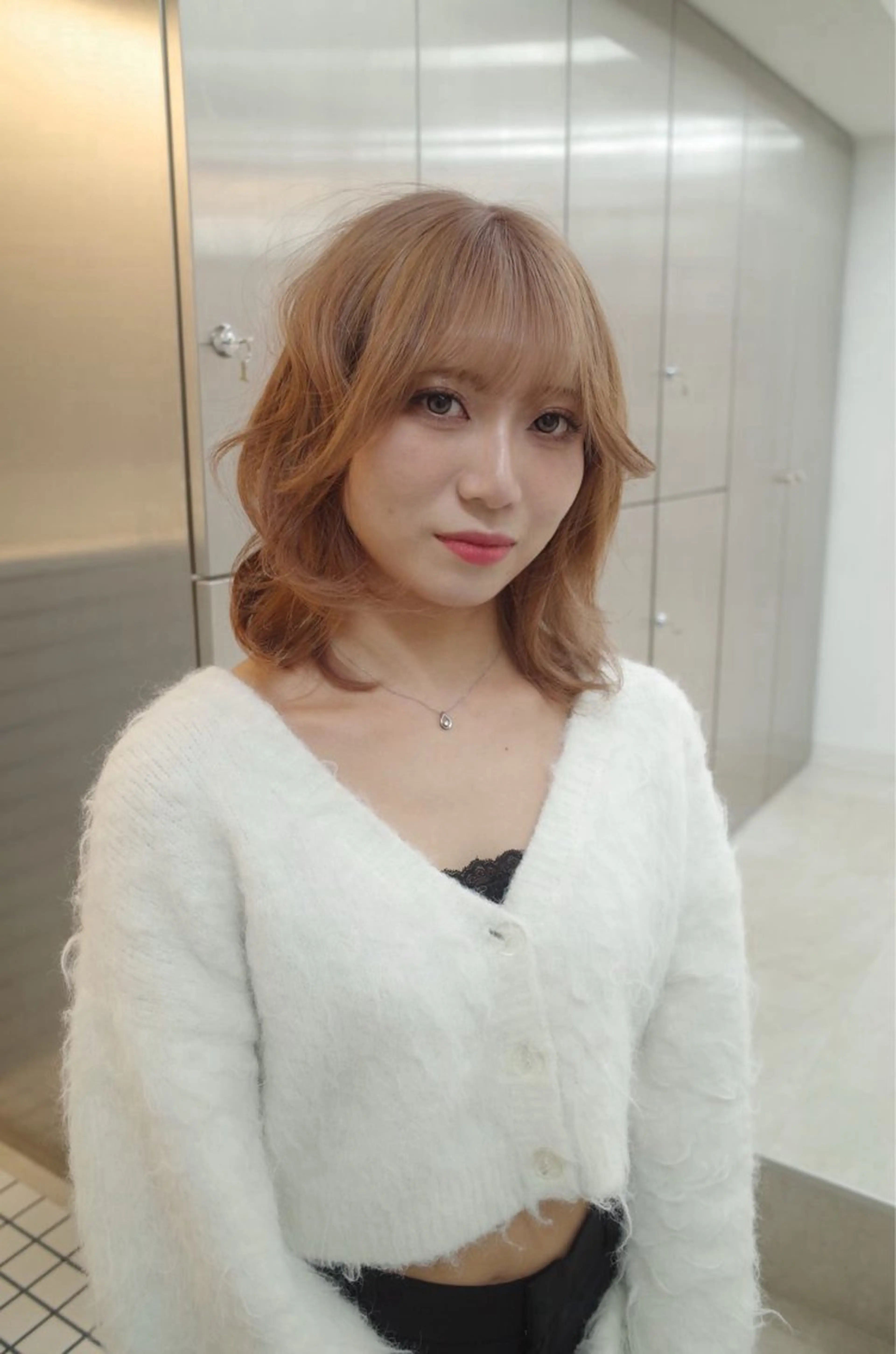 ミディアム カラー 黒髪 Momoka🪷 /ハイトーンのヘアスタイル