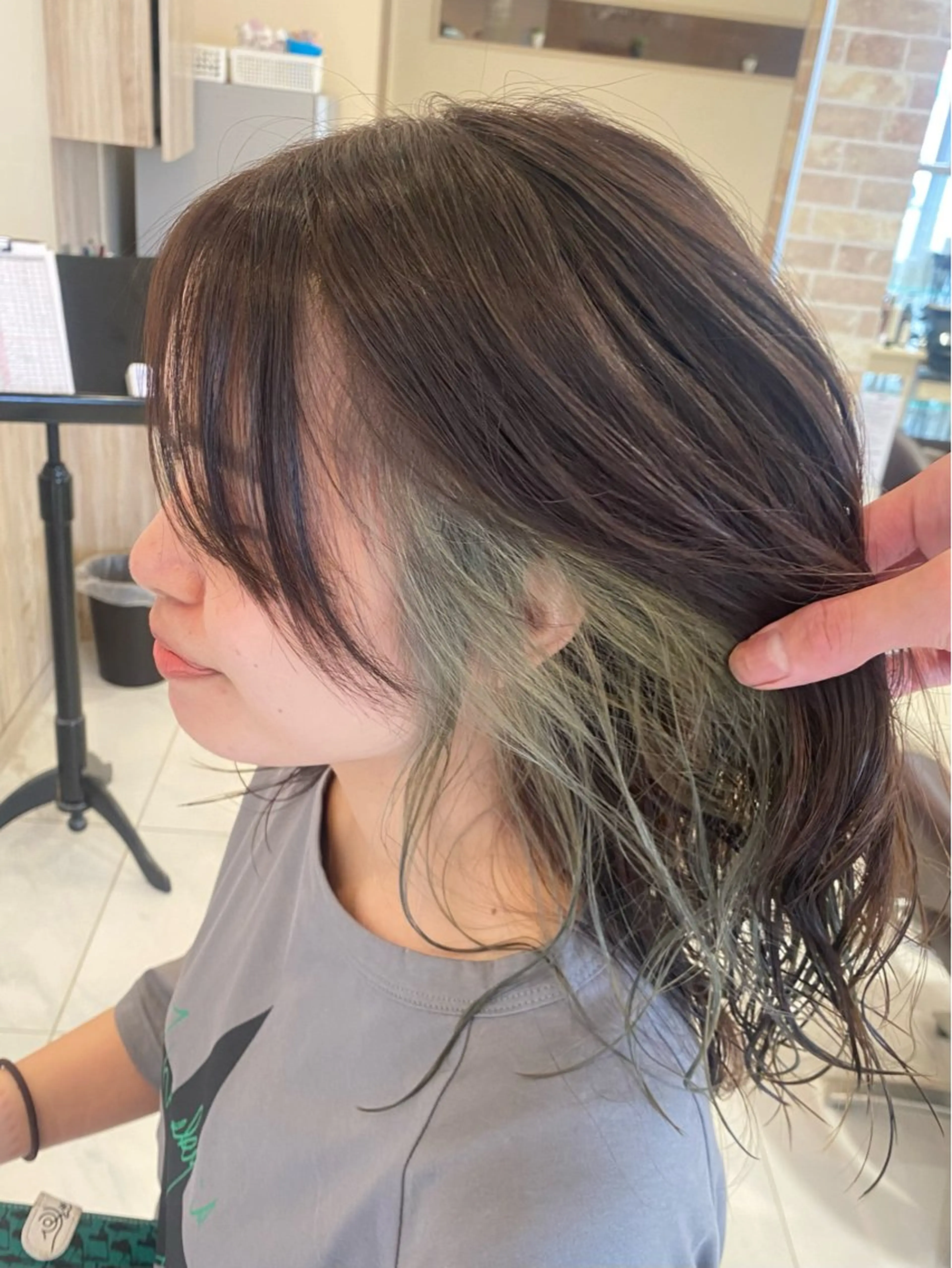 セミロング カラー ブリーチ ケアブリーチ イヤリングカラー インナーカラー グランデュール焼津 SEIRYU🐉のヘアスタイル