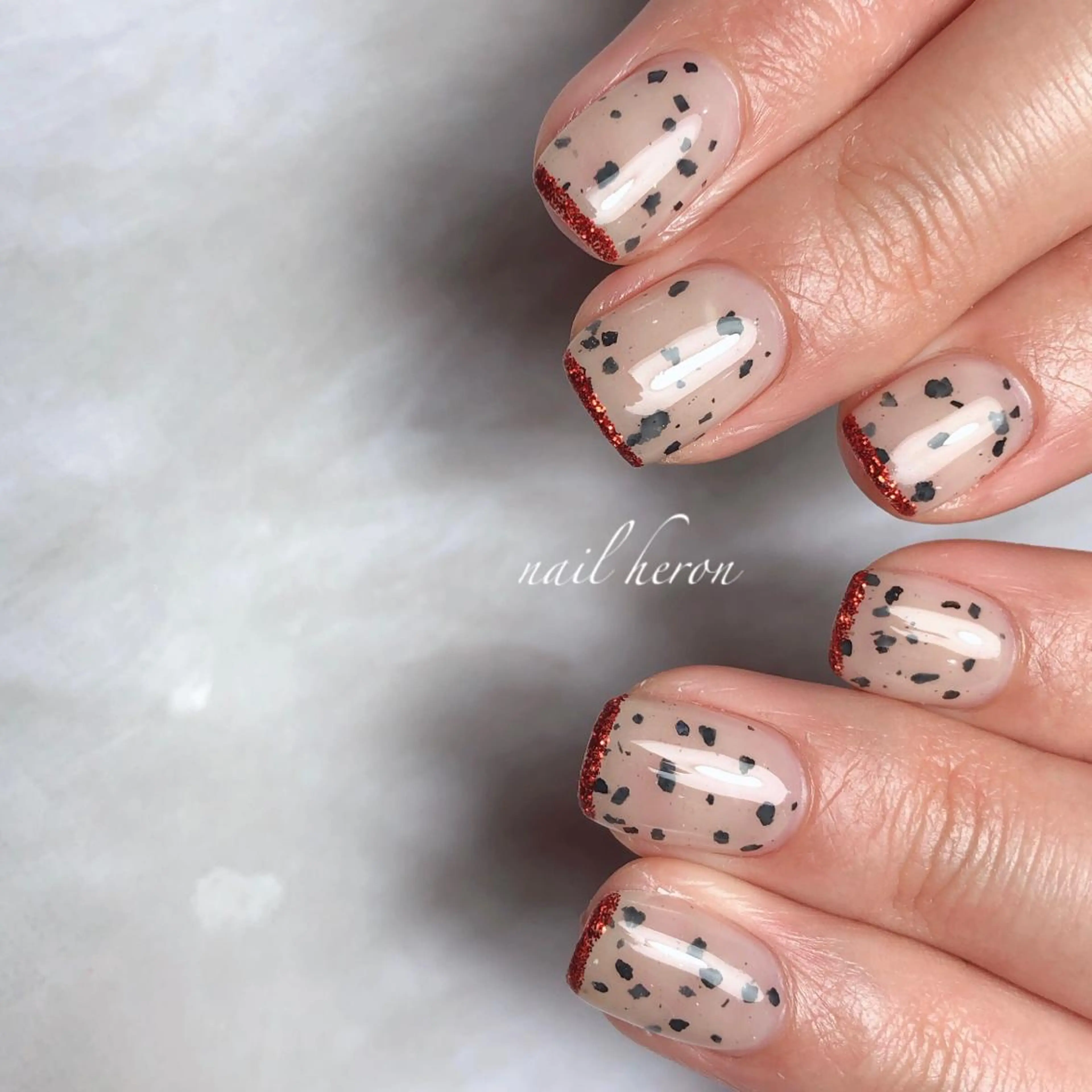 ネイル 赤色 ハンドネイル saki_ nail heronのネイルデザイン
