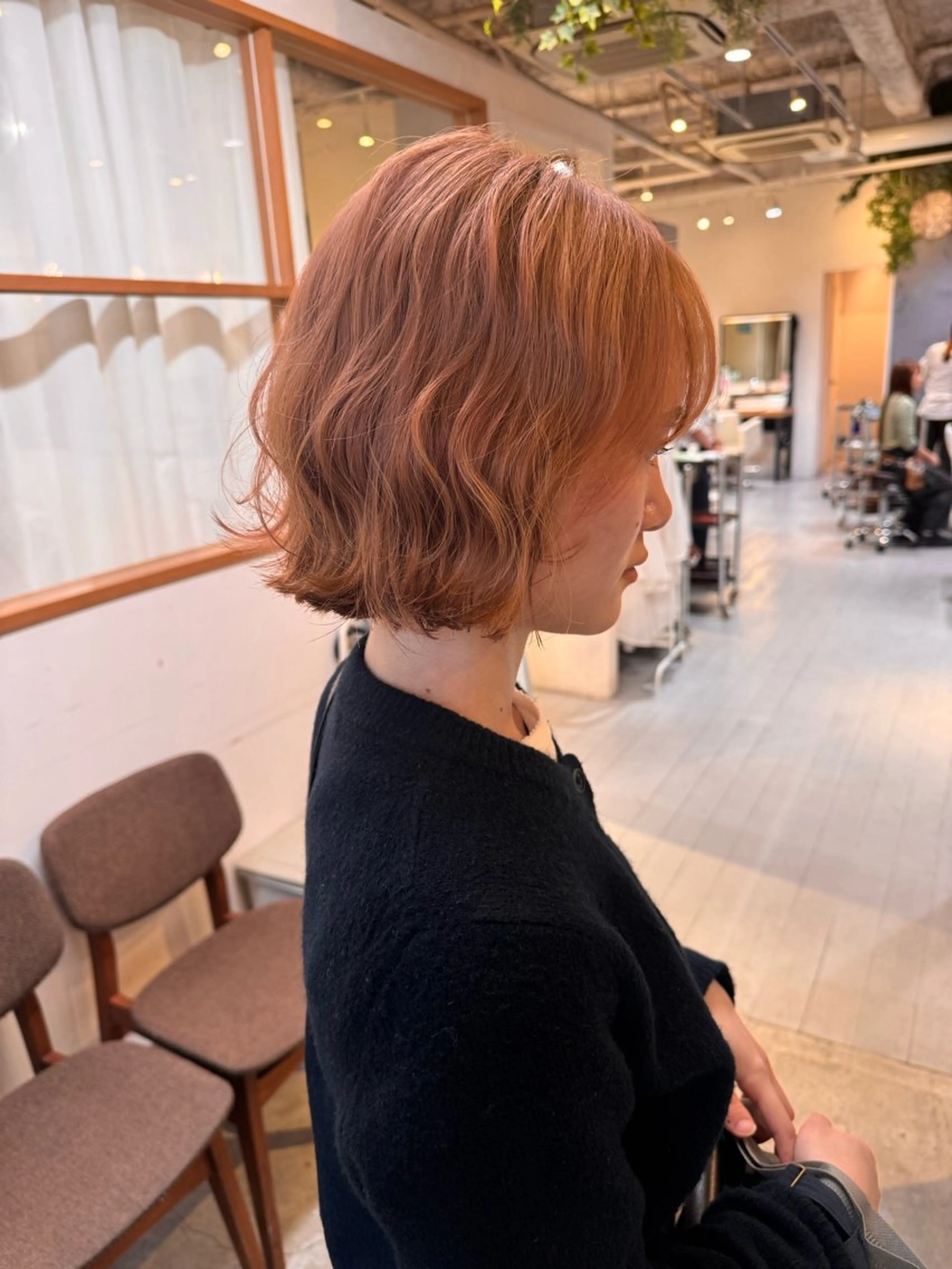 ショート ウラベヨシカ 似合わせカットカラーのヘアスタイル