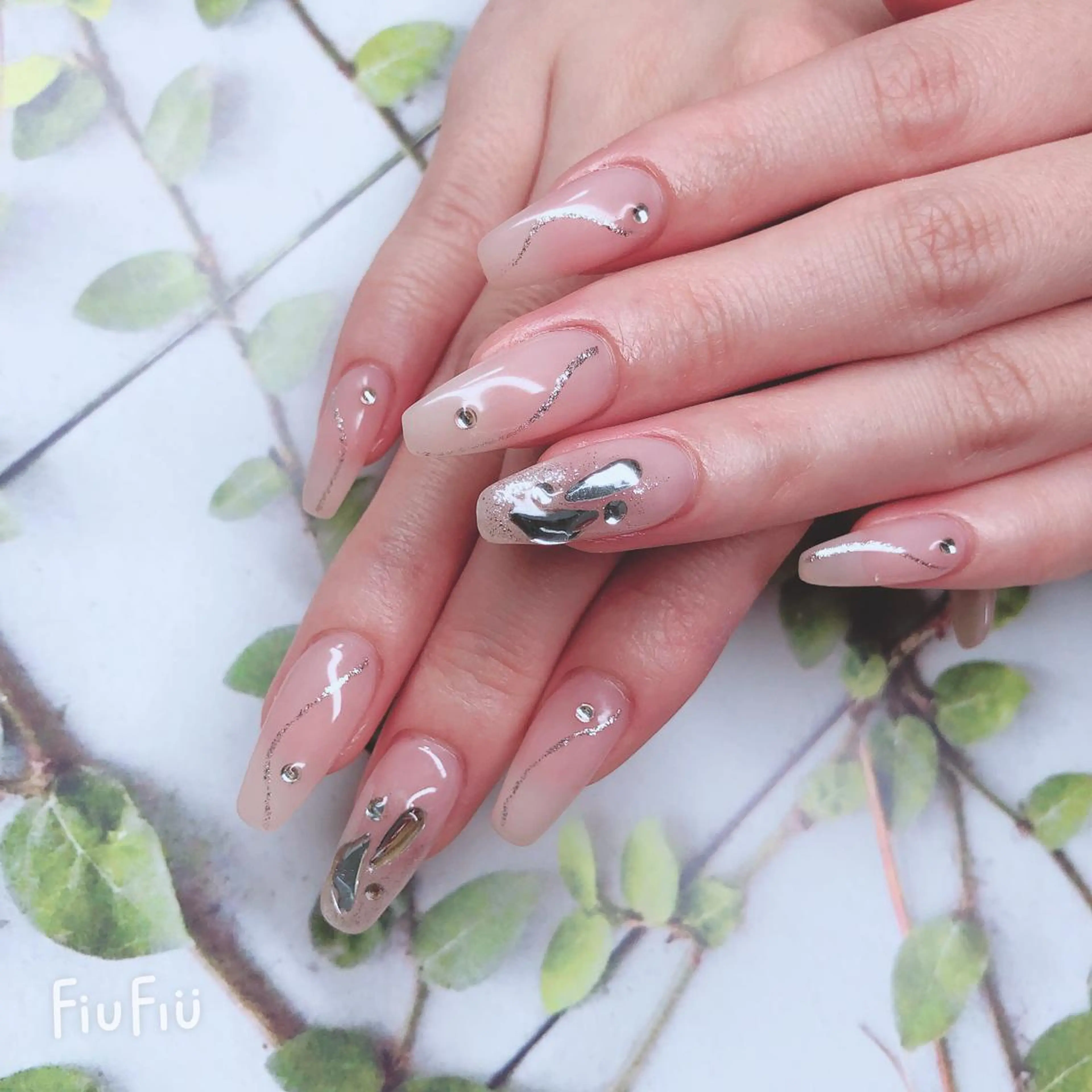 ネイル ハンドネイル ハンドケア ハク キのネイルデザイン