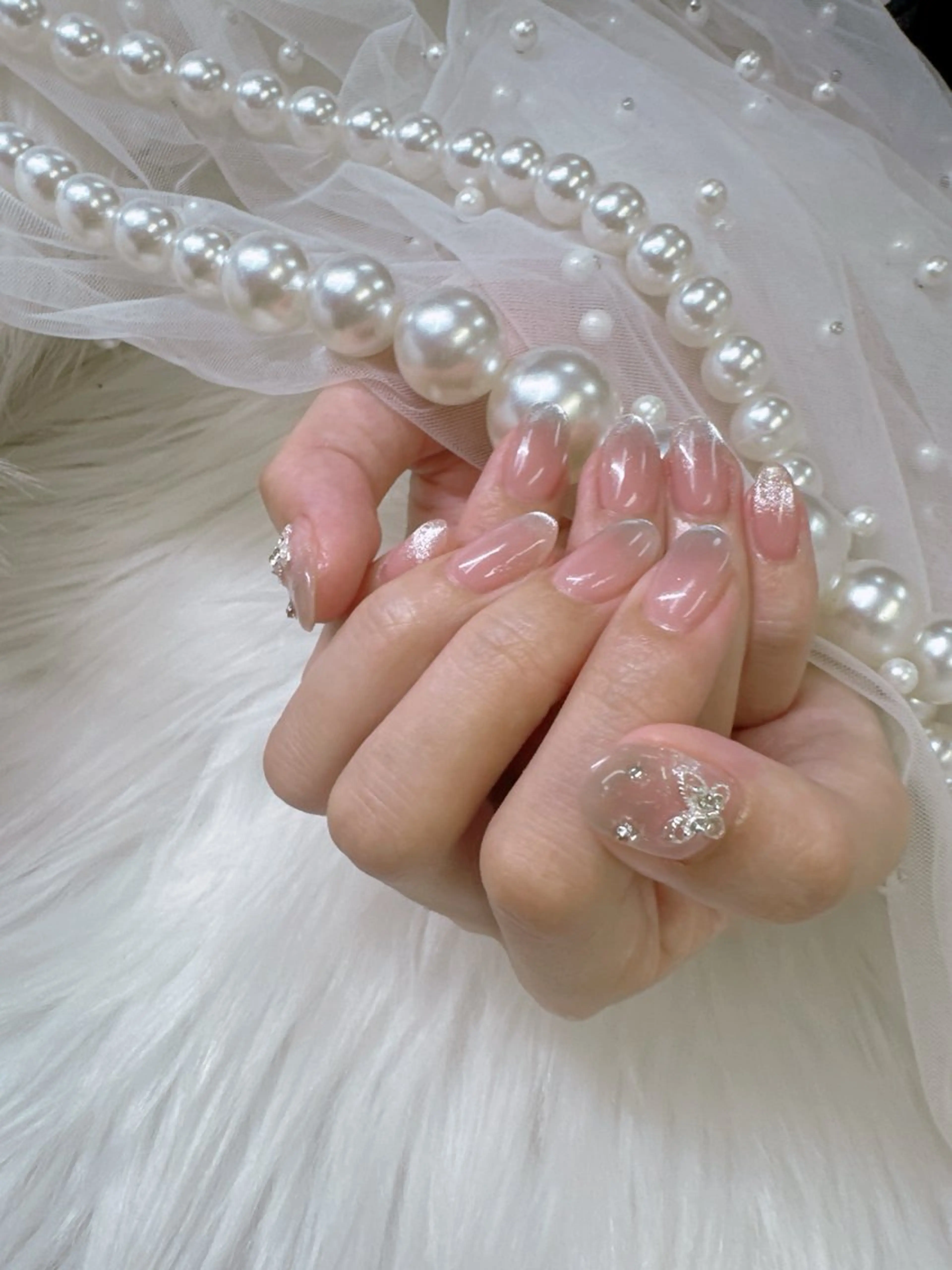 ネイル アートネイル ドット フレンチネイル ガラスフレンチ キラキラネイル フットネイル Queeens nailのネイルデザイン