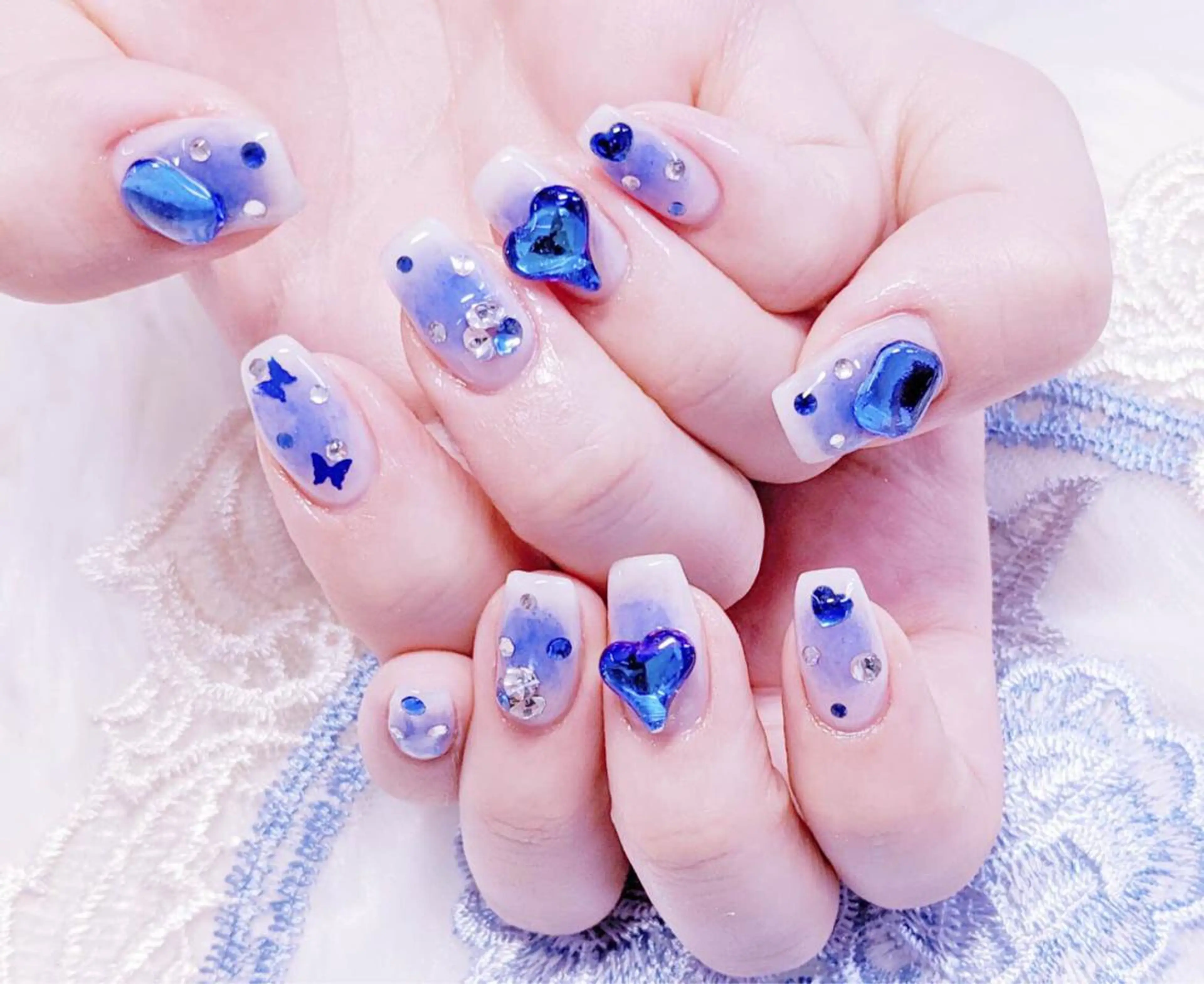 ネイル ハンドネイル MoonNail ユリ🌸のネイルデザイン