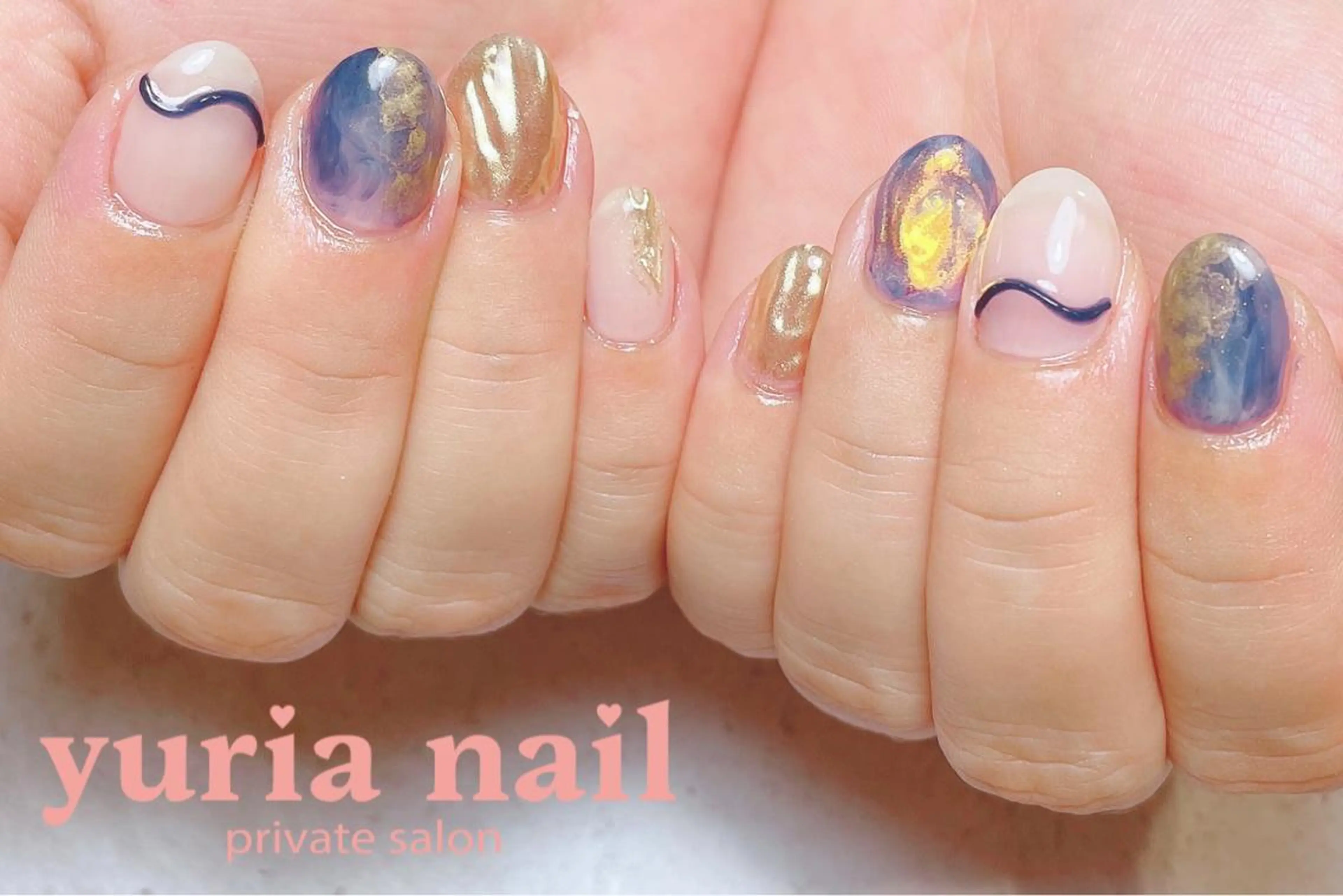 ネイル ブルー ジェルネイル ゴールド ニュアンスネイル ホワイト ハンドネイル 小林 ゆりあのネイルデザイン
