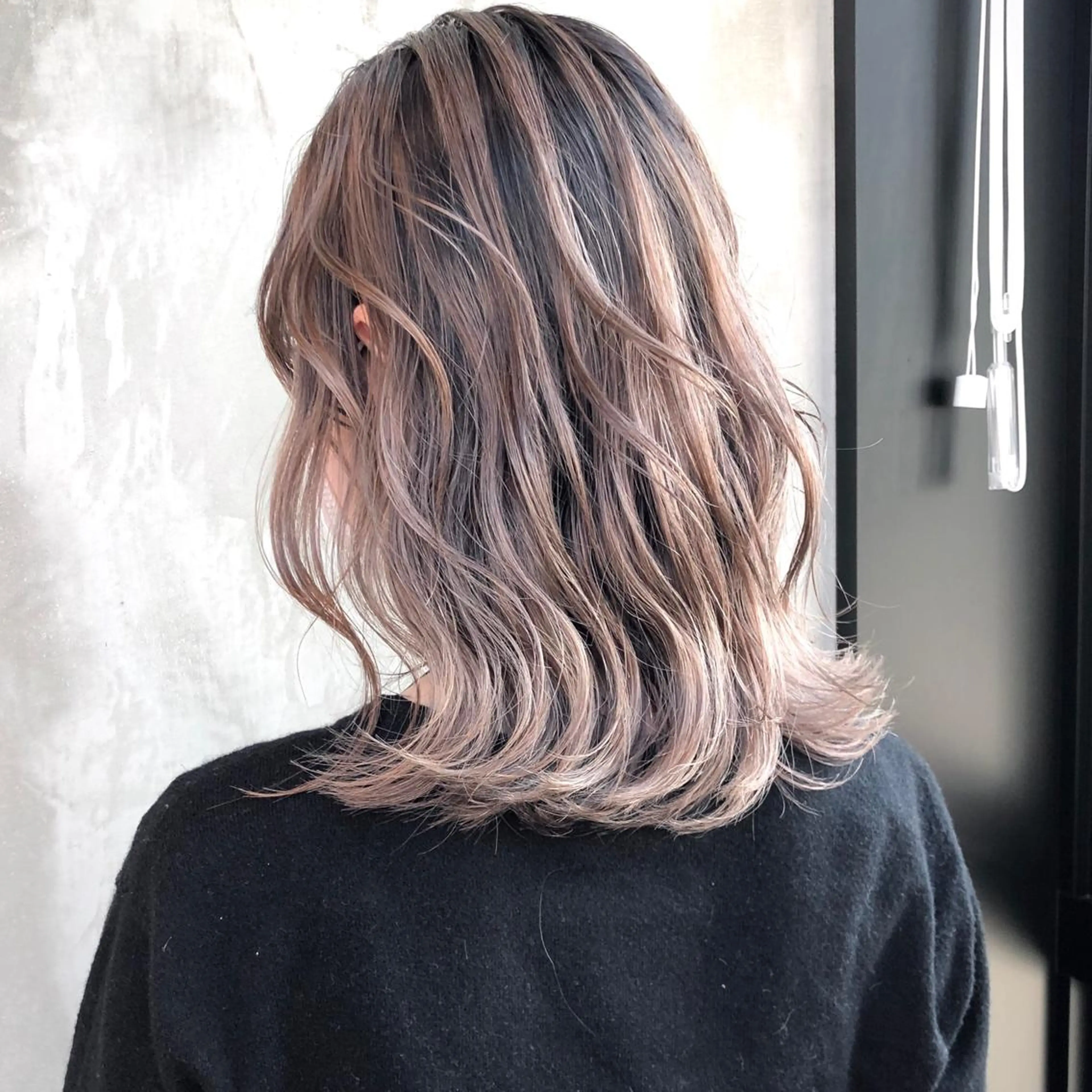 ミディアム カラー ヘアアレンジ バレイヤージュ レイヤーカット カット ヘアカラー トリートメント TOMO GEEKS代表のヘアスタイル