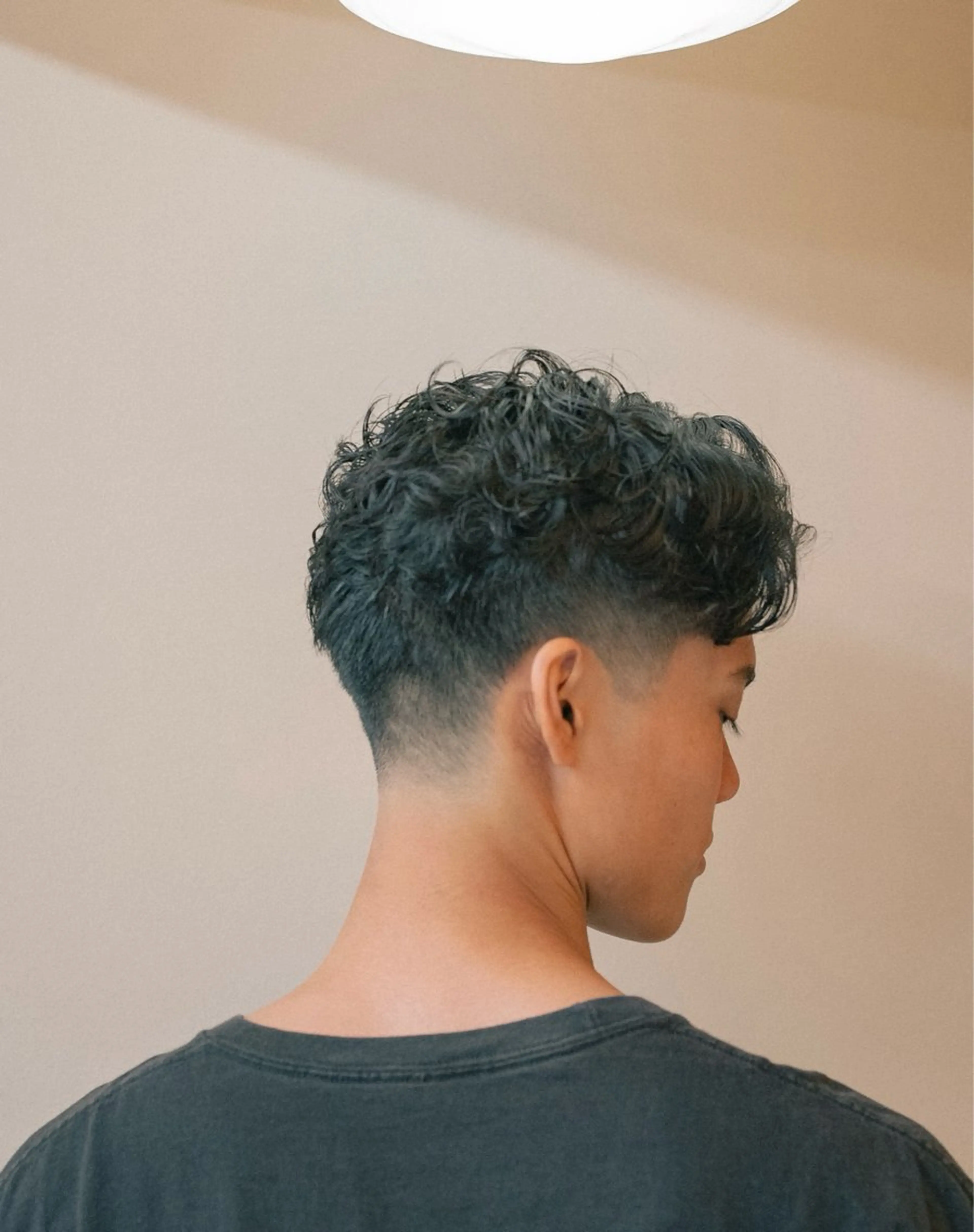 ショート カラー パーマ メンズ センターパート カット パーマ 🔗メンズサロン🔗 Kieのヘアスタイル