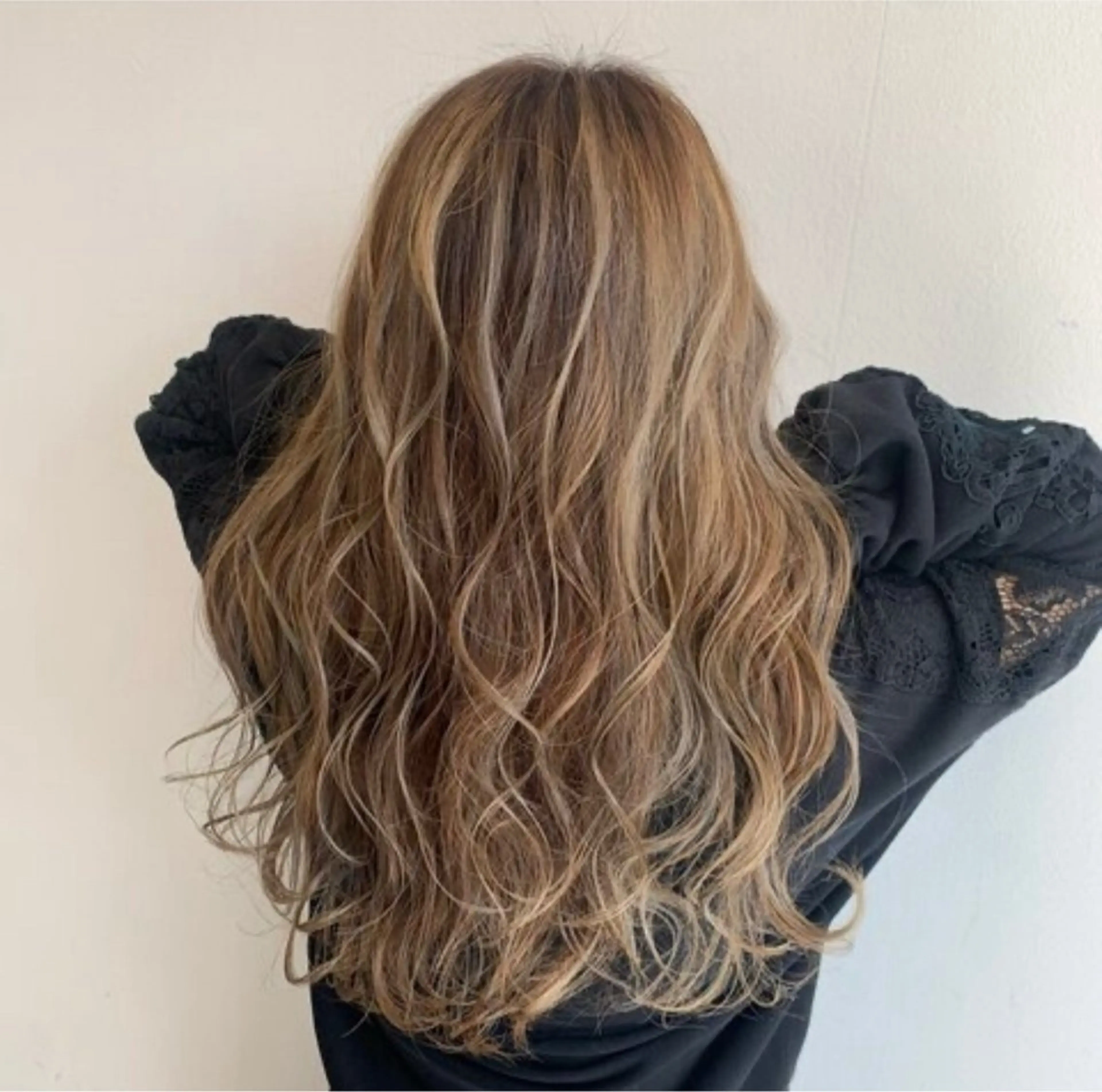 ロング パーマ BISCO hair 小西冬馬 縮毛矯正のヘアスタイル